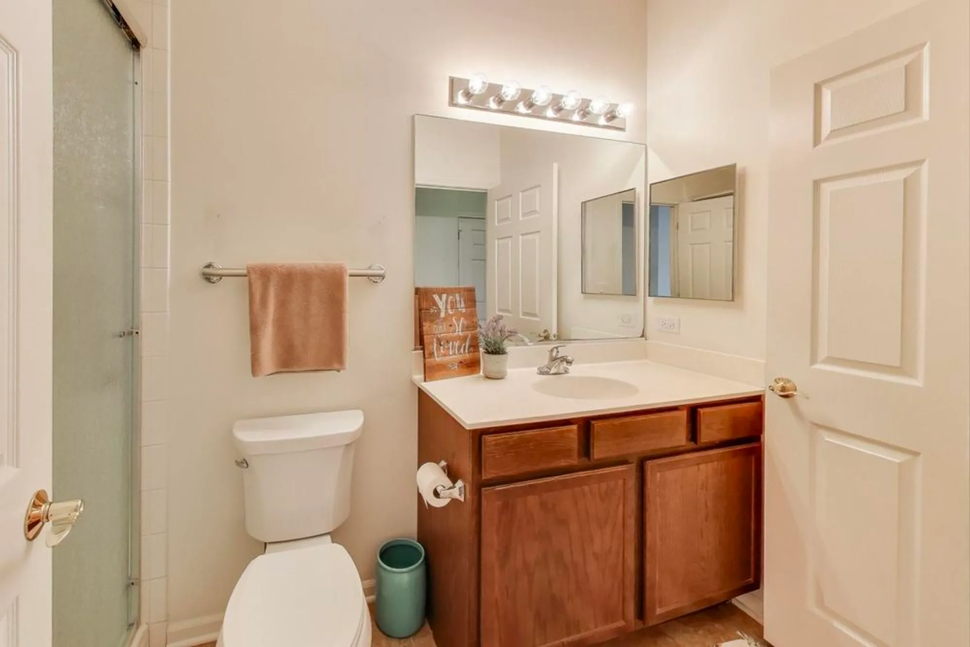 Property Slideshow image 20 of 27 | 1129 drury ln, Aurora, IL, 60502