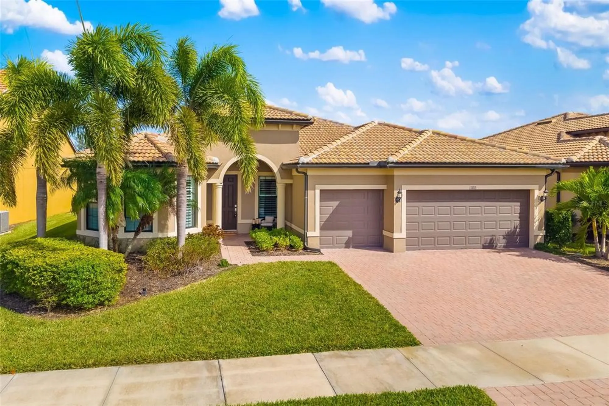 Property Slideshow image 4 of 83 | 11192 whimbrel ln, Sarasota, FL, 34238