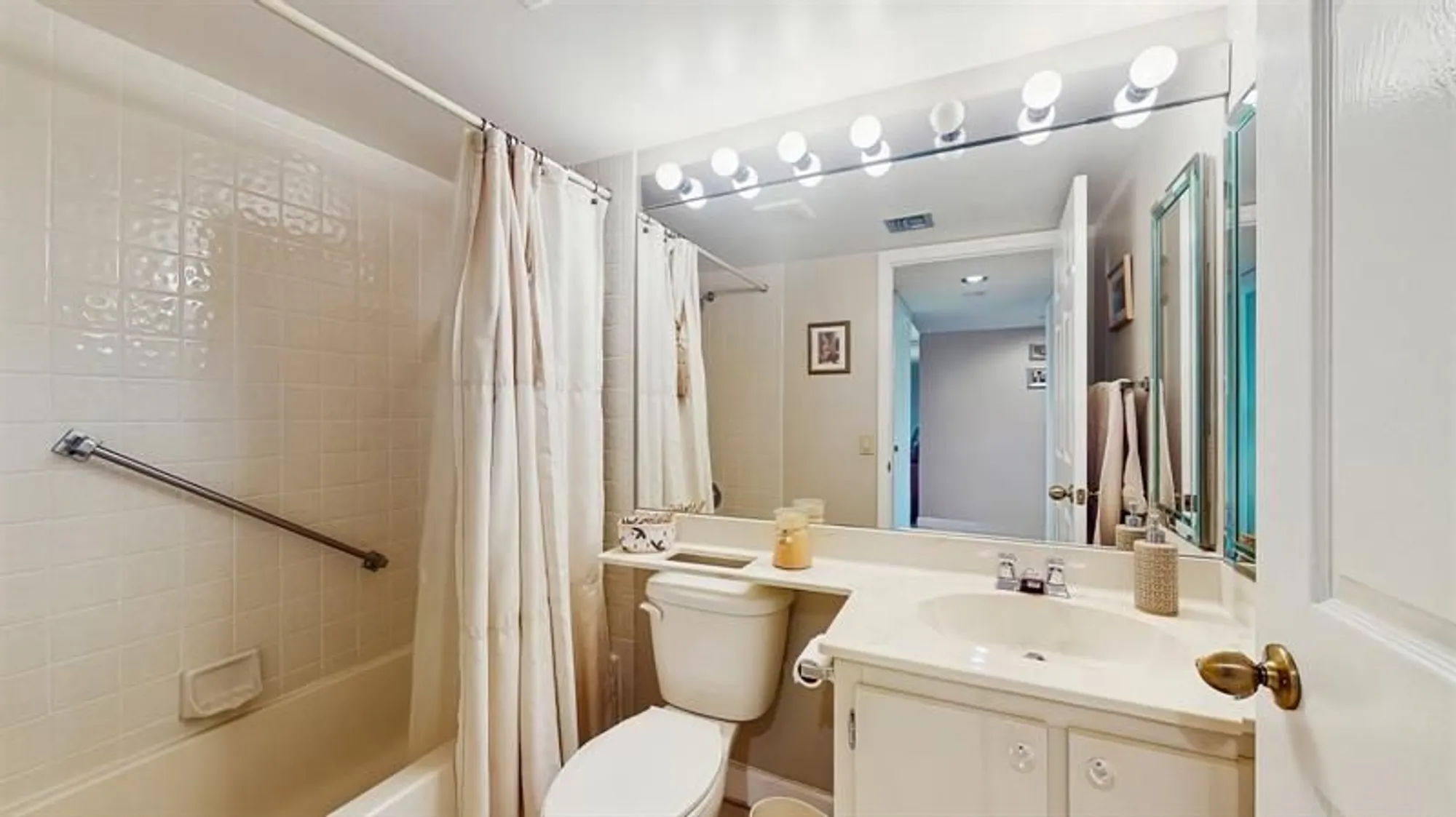 Property Slideshow image 24 of 27 | 10352 e clairmont cir 311, Tamarac, FL, 33321