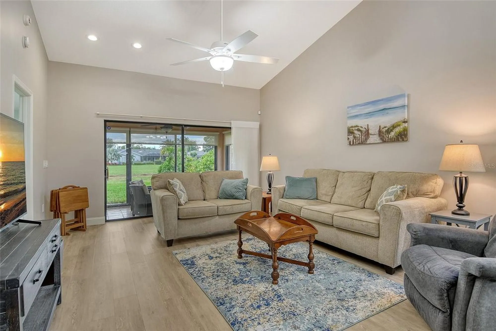 Property Slideshow image 9 of 38 | 6261 timber lake dr f6, Sarasota, FL, 34243