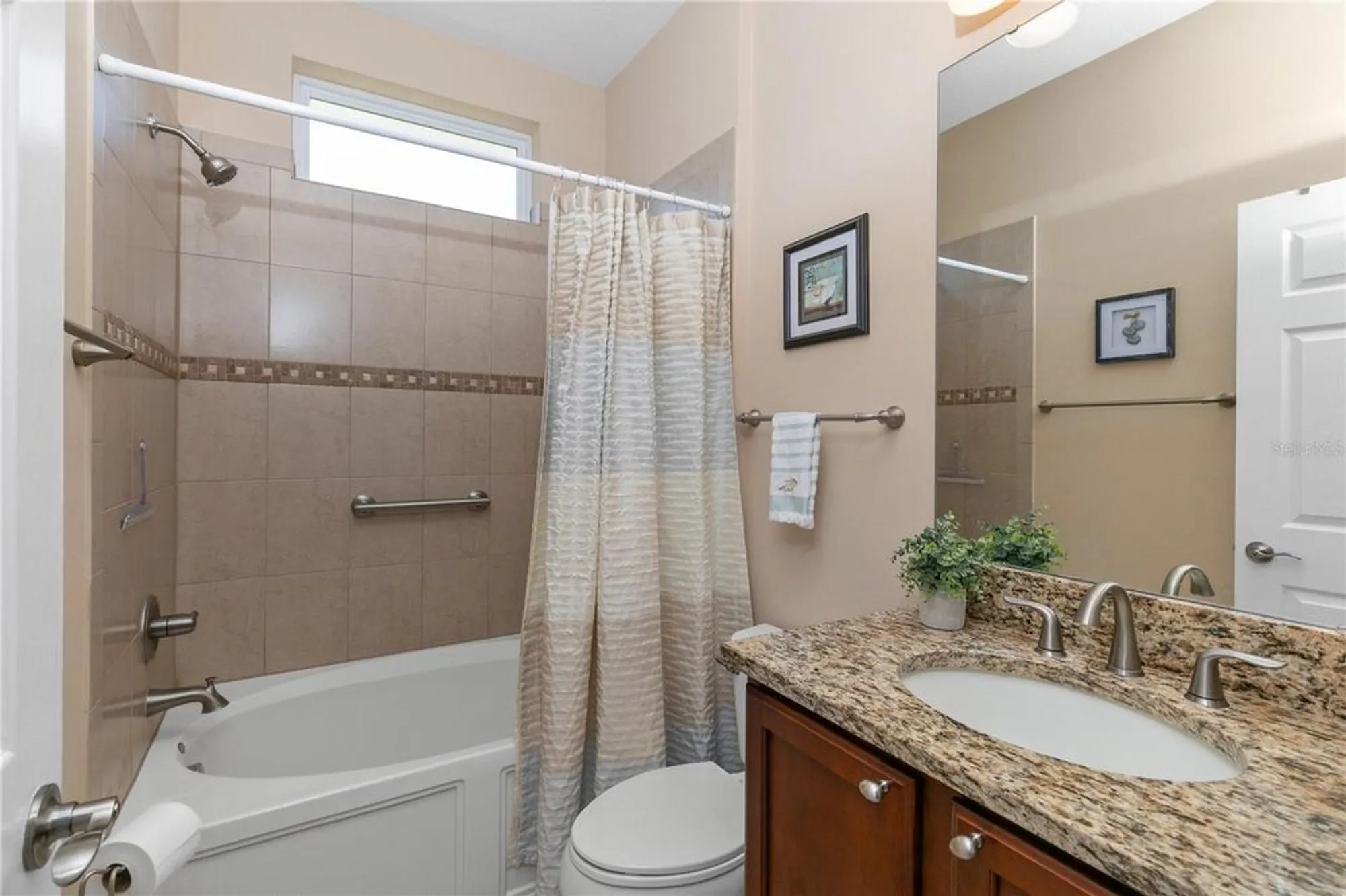 Property Slideshow image 19 of 49 | 105 cupania ct, Groveland, FL, 34736