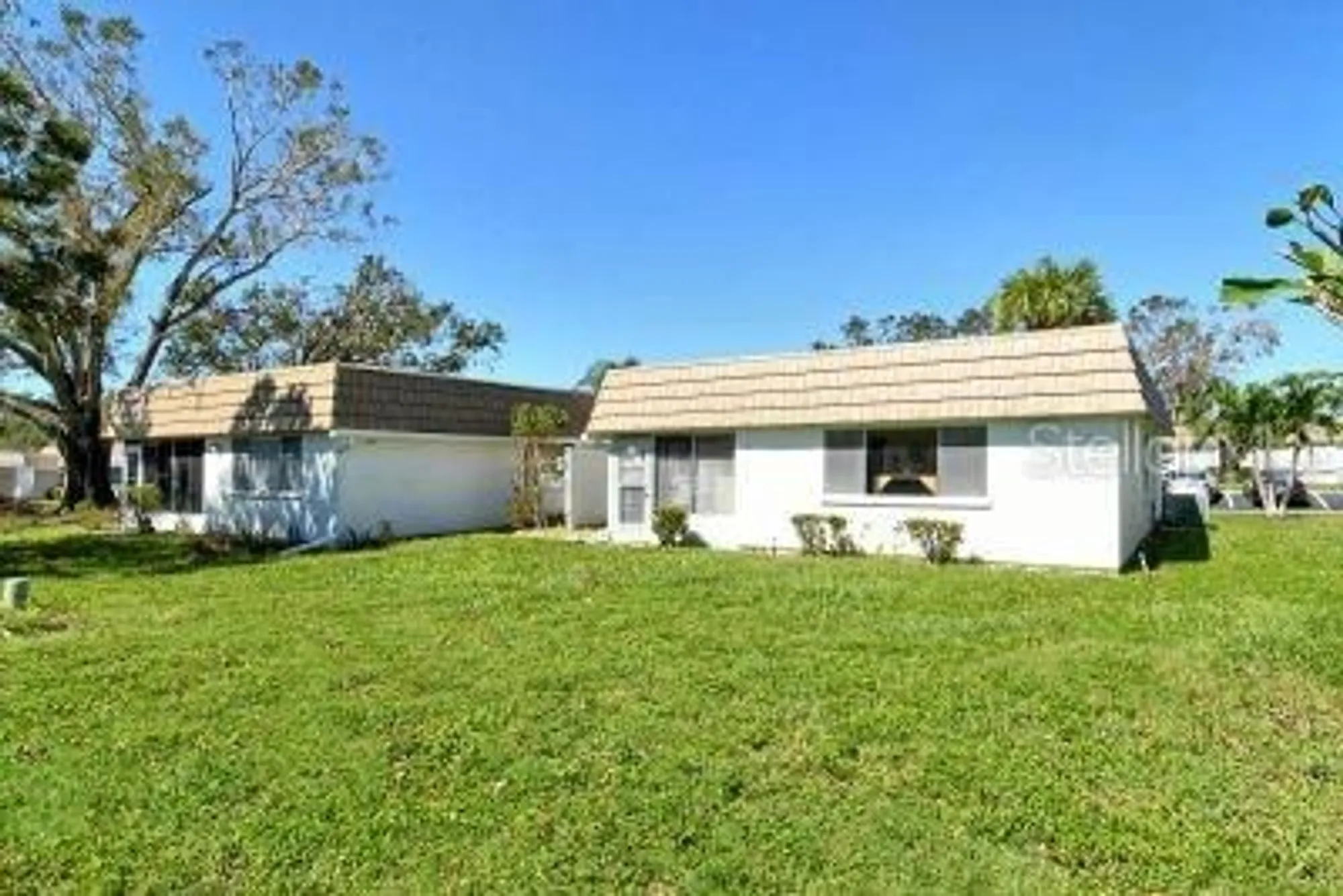 Property Slideshow image 26 of 35 | 2020 riverbluff pkwy # v329, Sarasota, FL, 34231