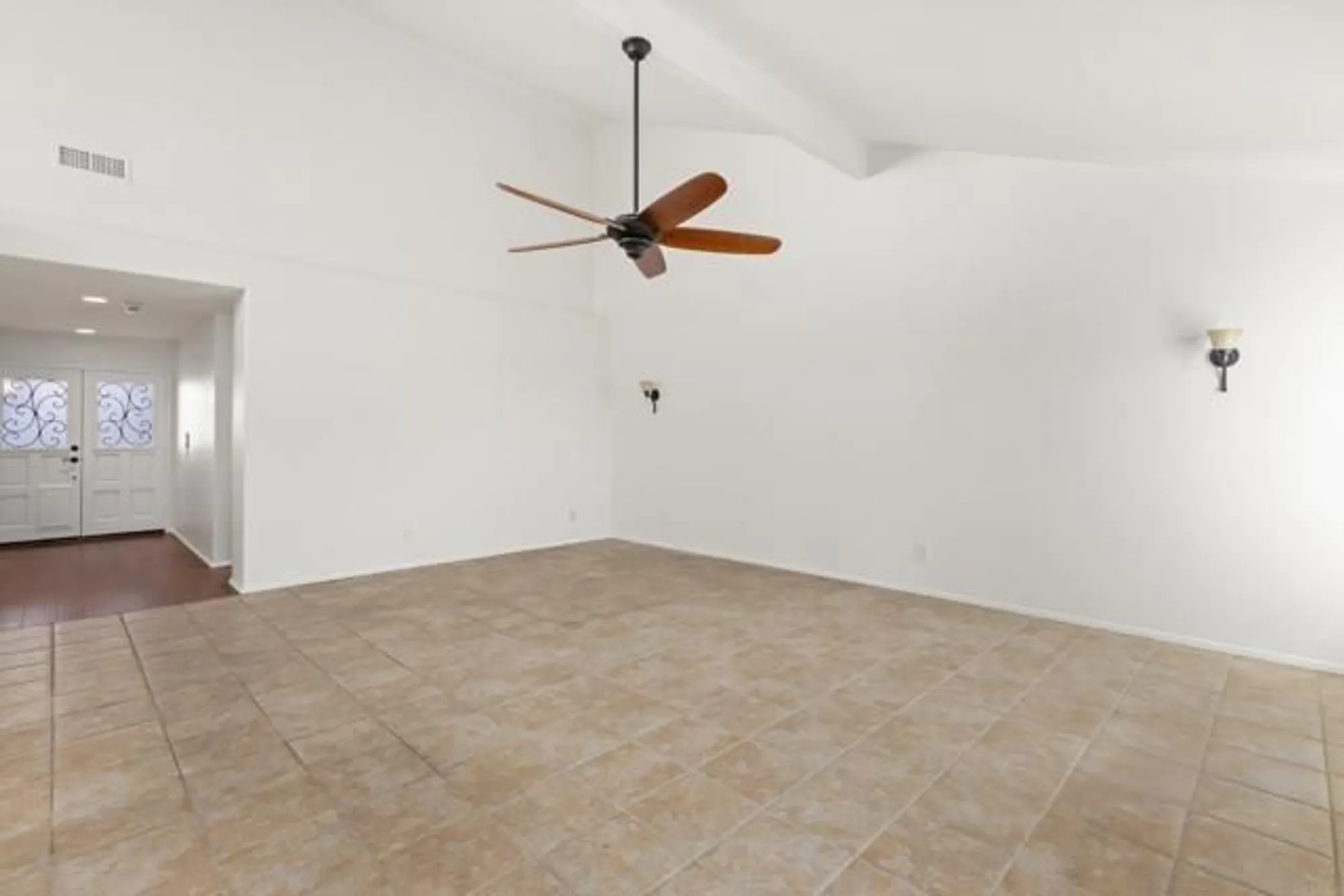 Property Slideshow image 8 of 37 | 4815 galicia way, Oceanside, CA, 92056