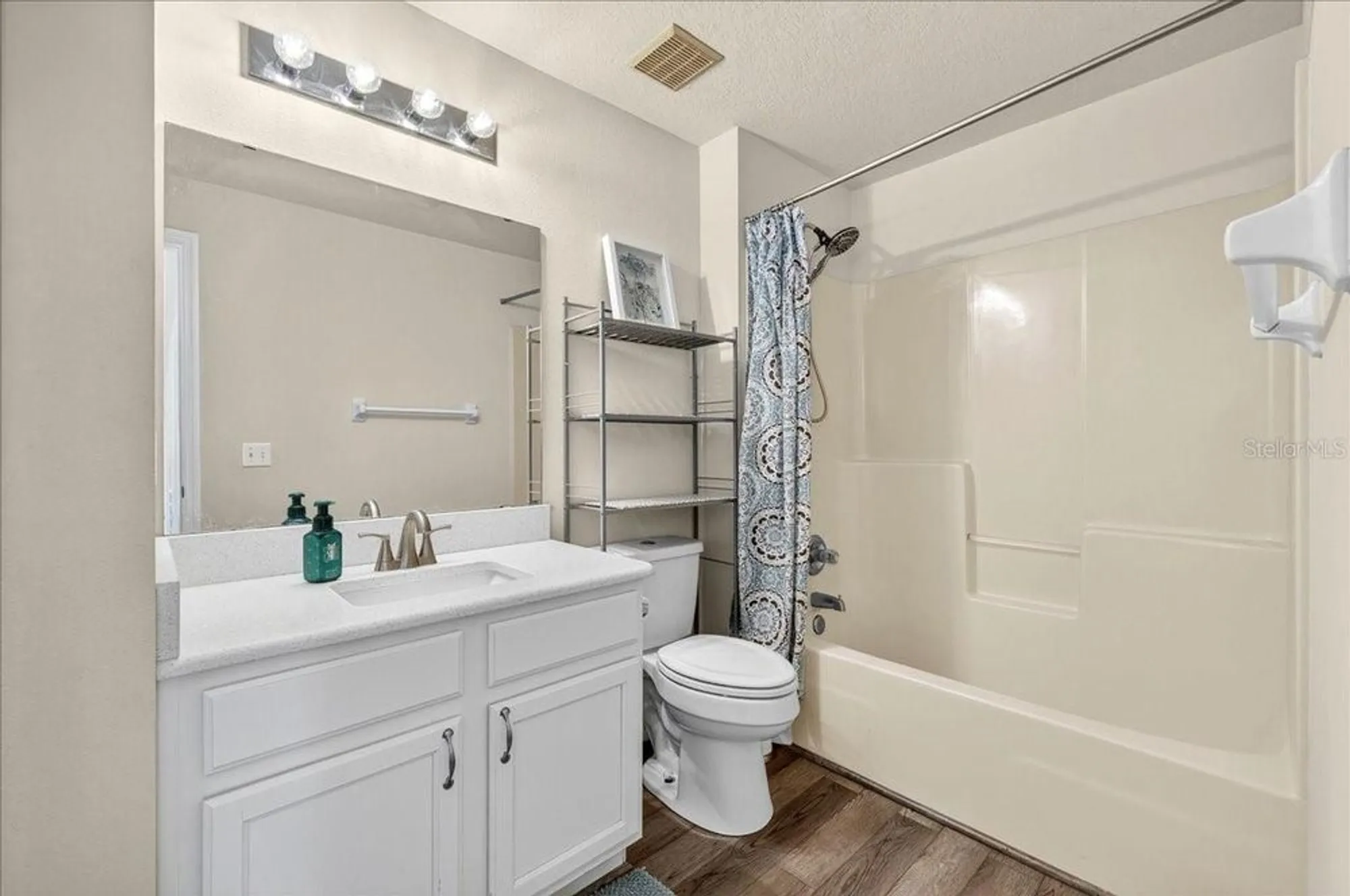 Property Slideshow image 32 of 50 | 4048 windchime ln, Lakeland, FL, 33811