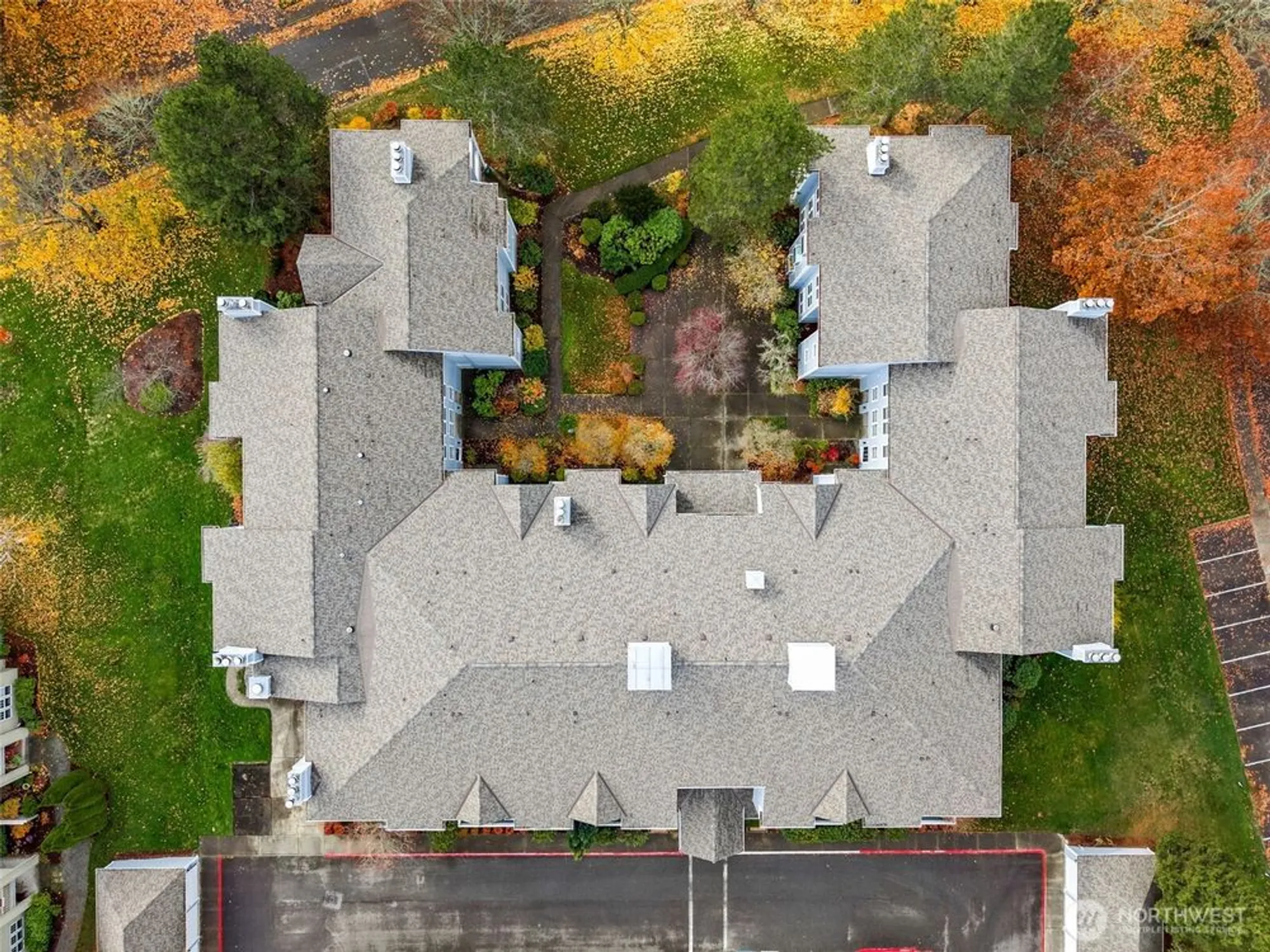 Property Slideshow image 27 of 40 | 4081 224th ln 210, Issaquah, WA, 98029