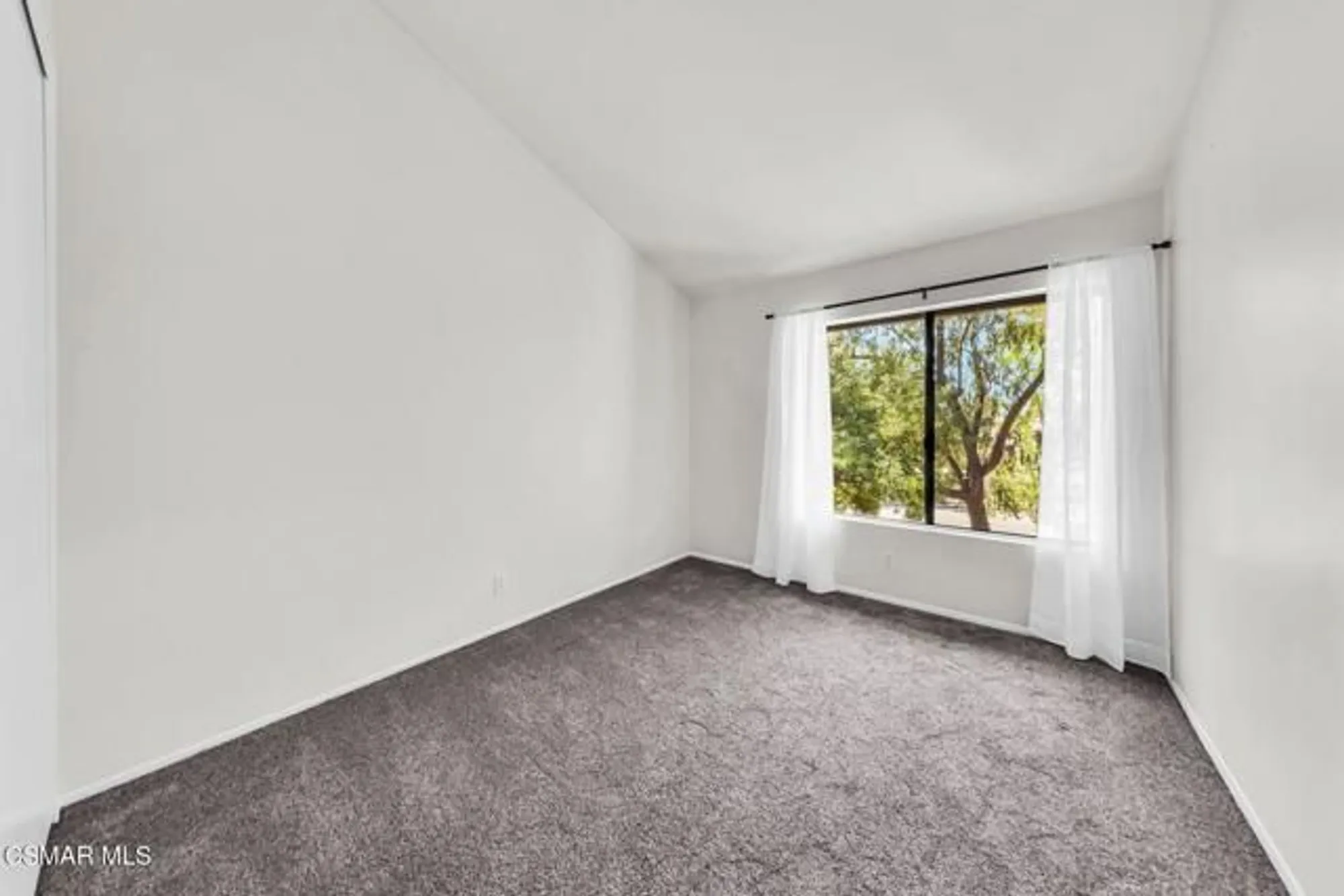 Property Slideshow image 19 of 54 | 769 birchpark cir 203, Thousand Oaks, CA, 91360