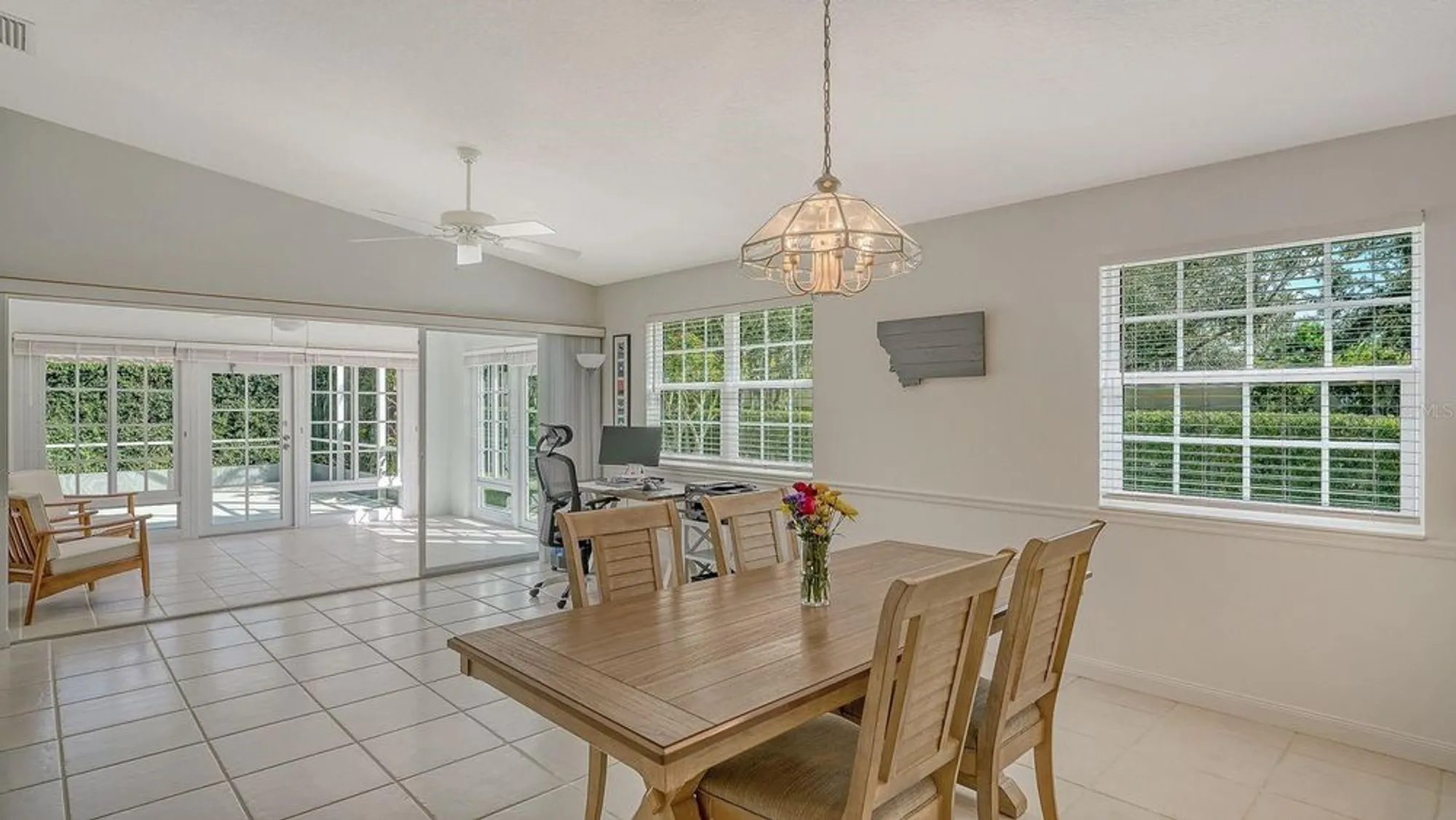 Property Slideshow image 18 of 71 | 8878 estepona ct, Sarasota, FL, 34238