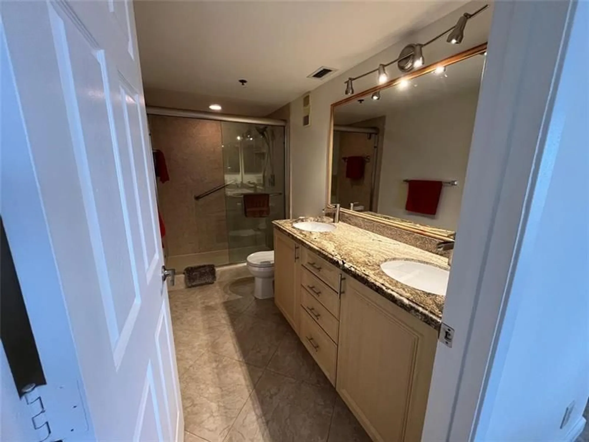 Property Slideshow image 13 of 25 | 7260 kinghurst dr apt 606, Delray Beach, FL, 33446