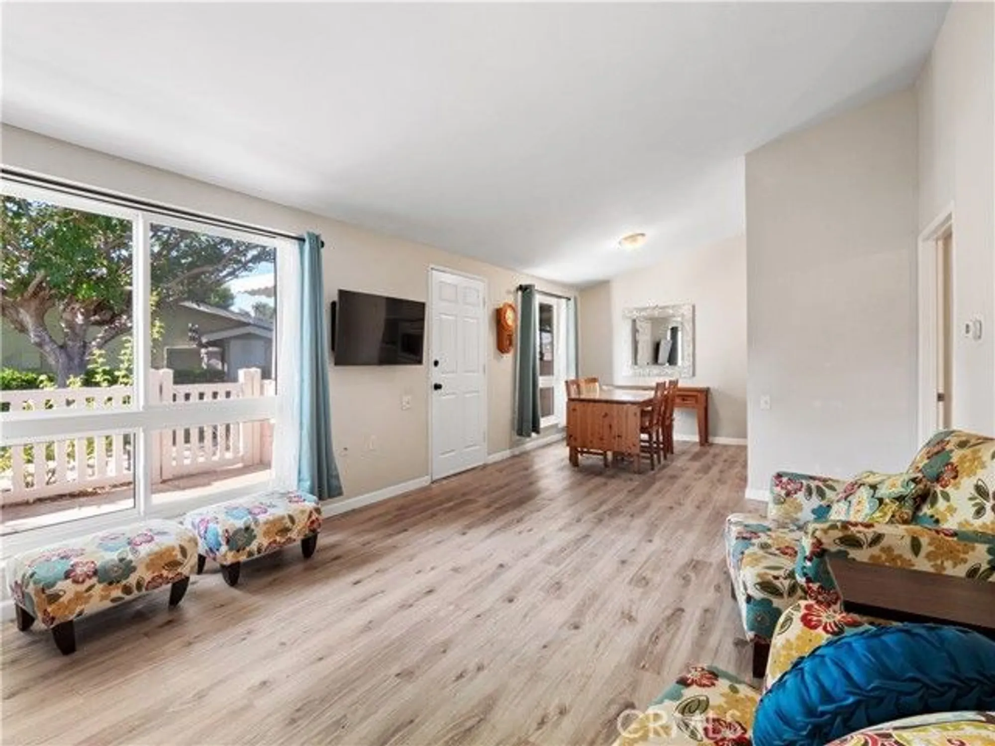 Property Slideshow image 4 of 31 | 19126 avenue of the oaks c, Newhall, CA, 91321