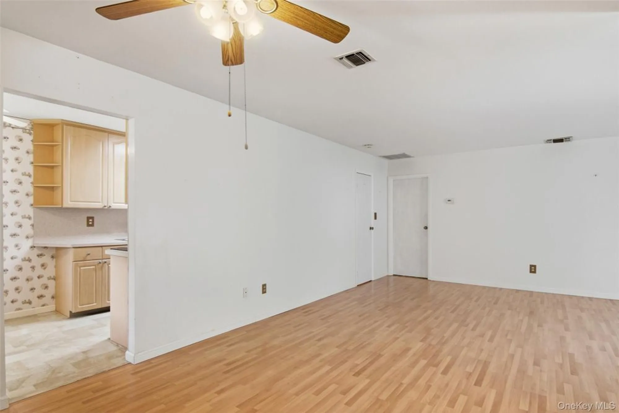 Property Slideshow image 12 of 24 | 607 cabot ct 607, Smithtown, NY, 11780