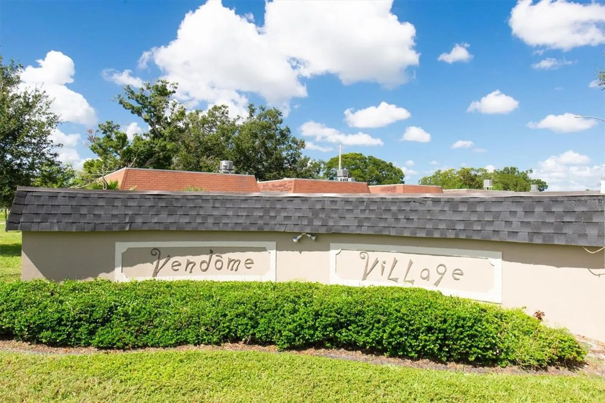 Property Slideshow image 4 of 27 | 8350 burgundy dr, Pinellas Park, FL, 33781