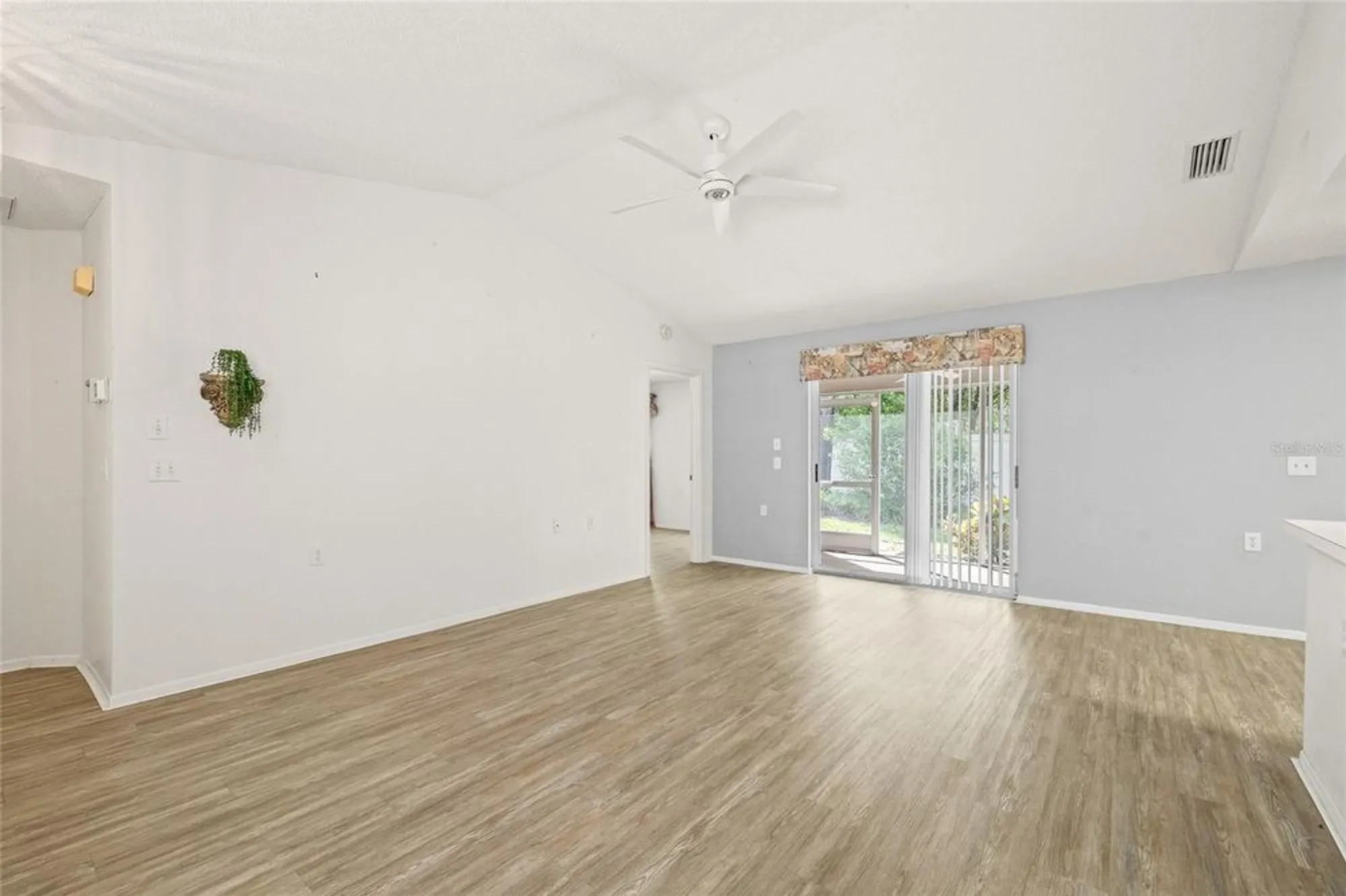 Property Slideshow image 15 of 49 | 7343 willow brook dr, Spring Hill, FL, 34606