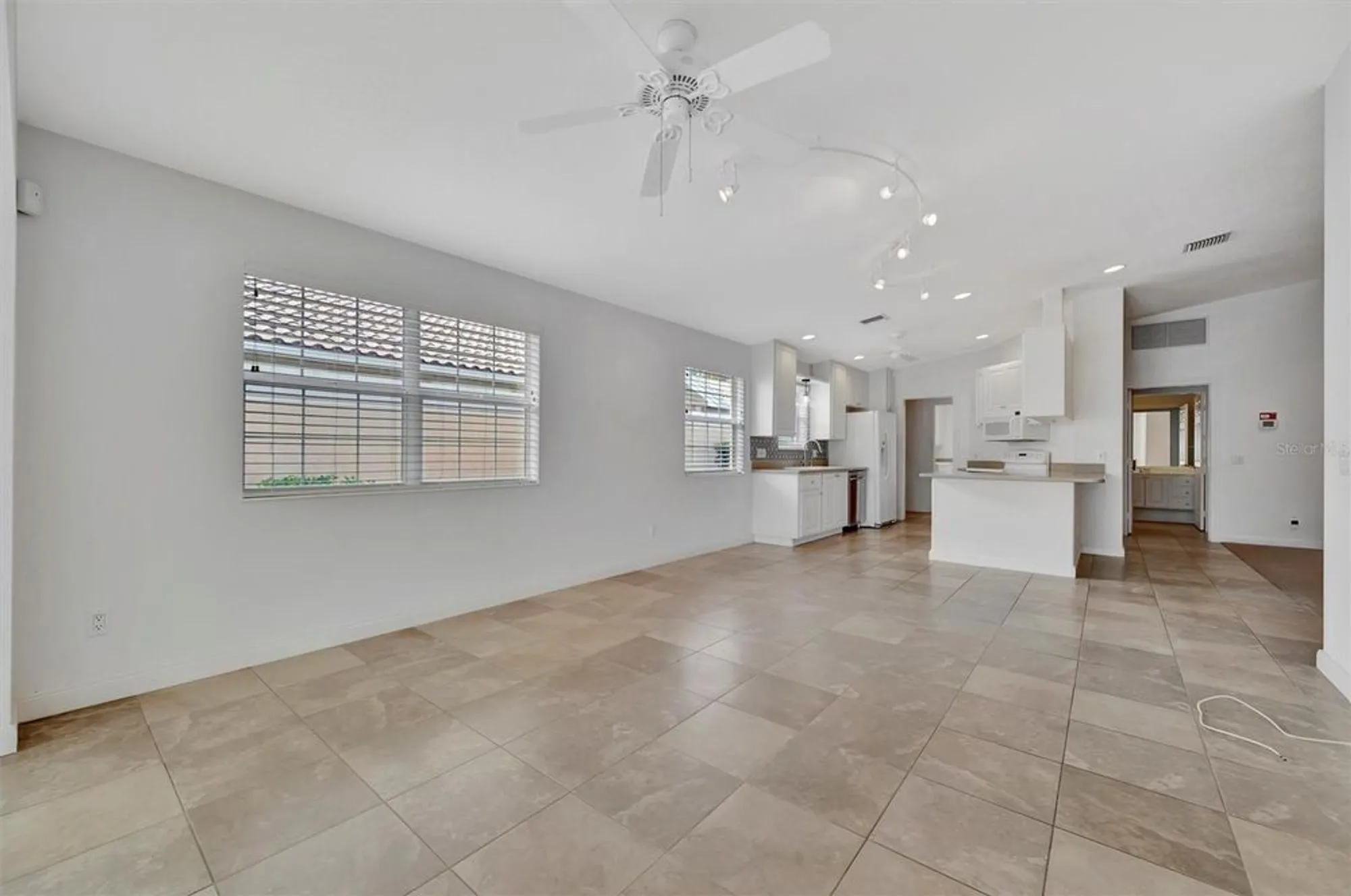 Property Slideshow image 15 of 51 | 5955 benevento dr, Sarasota, FL, 34238