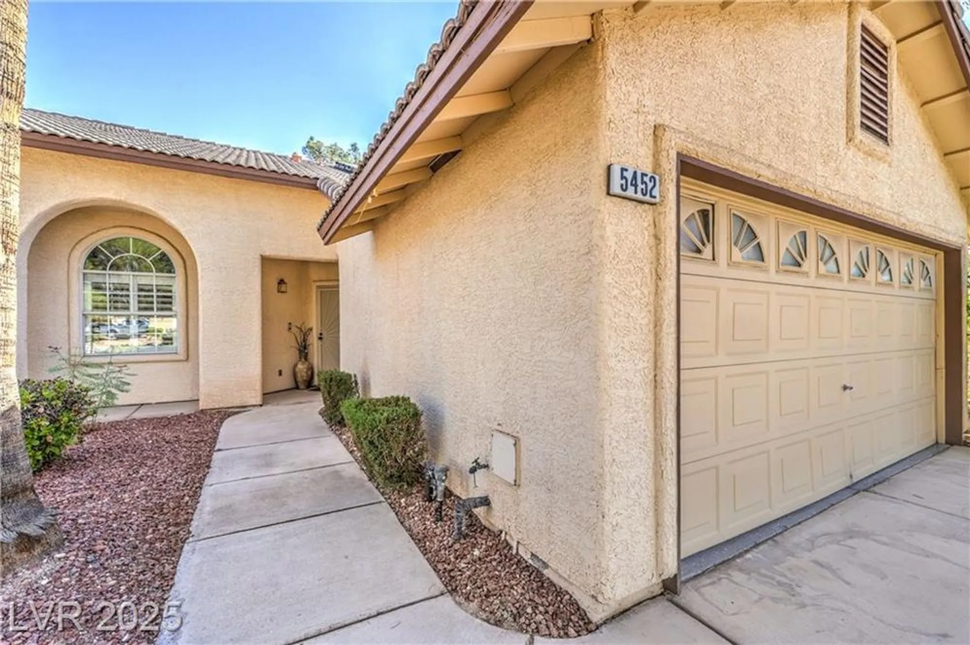 Property Slideshow image 24 of 36 | 5452 cove point dr, Las Vegas, NV, 89130