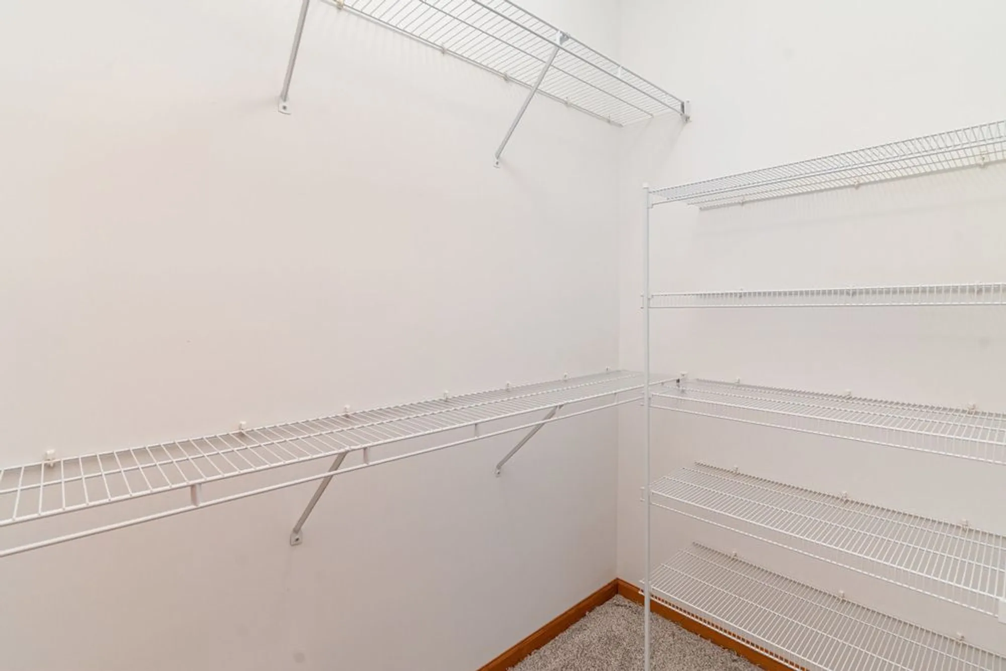 Property Slideshow image 12 of 25 | 16416 crescent lake ct, Crest Hill, IL, 60403
