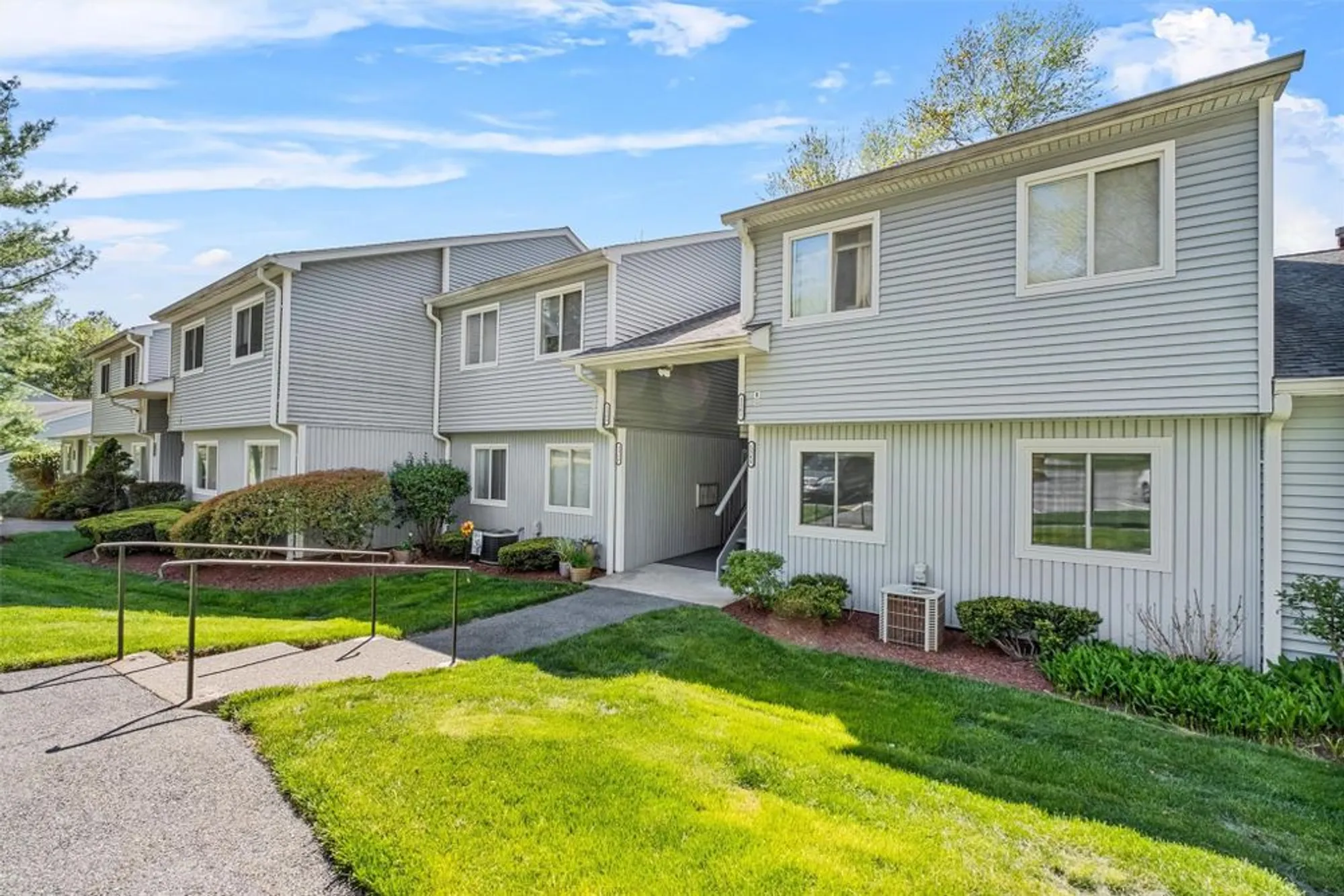 Property Slideshow image 2 of 37 | 156 carriage ct g, Yorktown Heights, NY, 10598