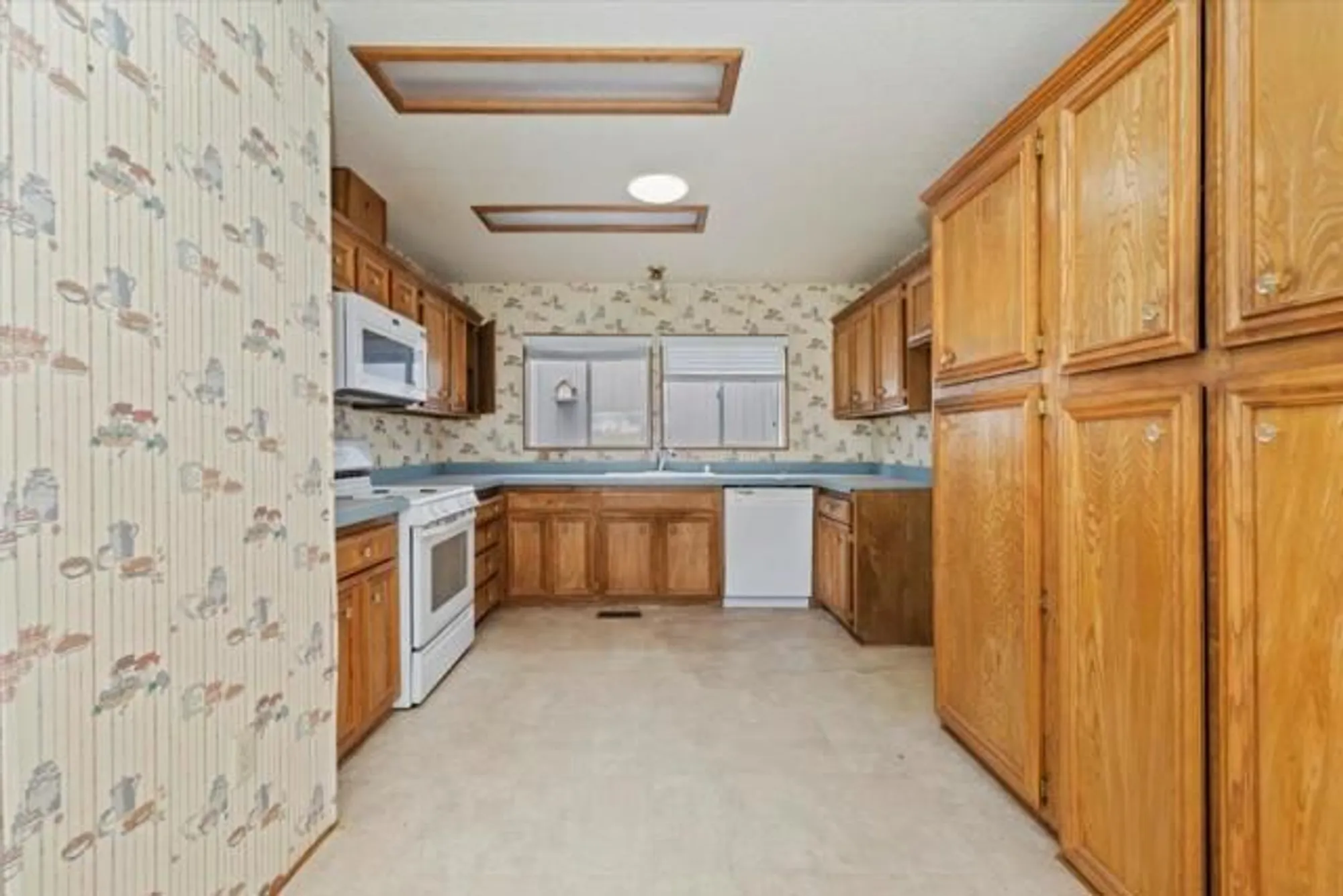 Property Slideshow image 16 of 35 | 40944 lincoln pl, Cherry Valley, CA, 92223