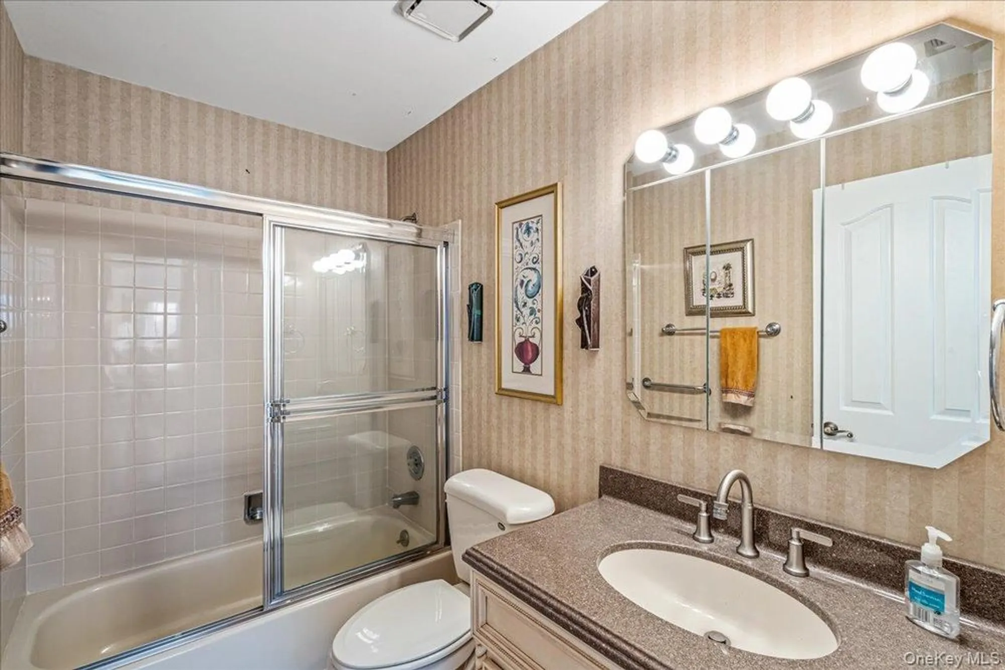 Property Slideshow image 15 of 29 | 414 lindsay ln, Moriches, NY, 11955