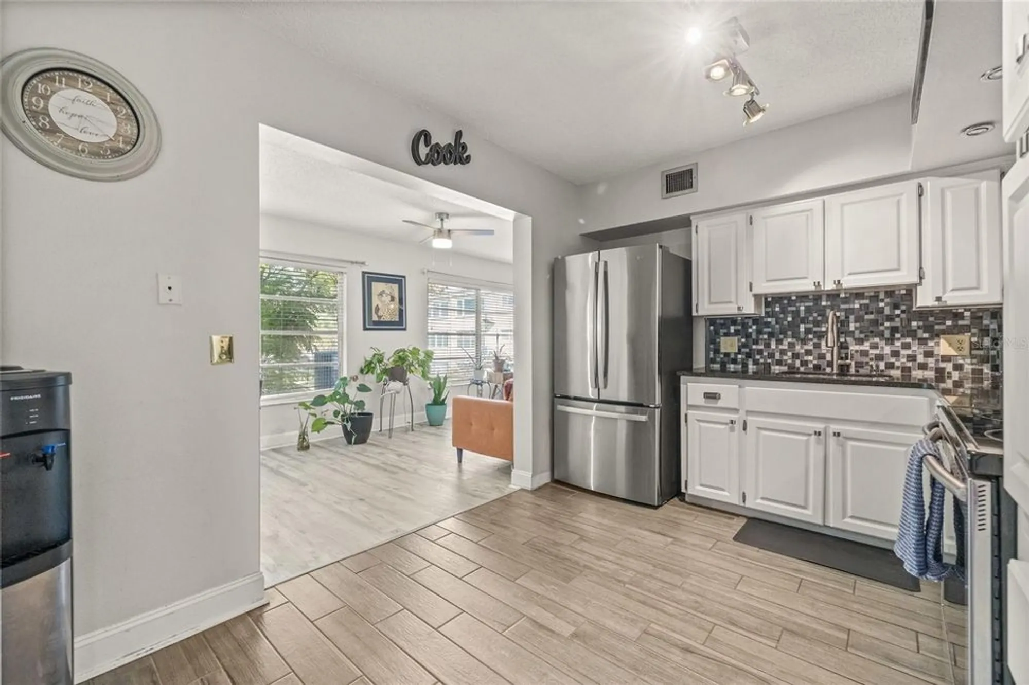 Property Slideshow image 10 of 42 | 2416 world parkway blvd 26, Clearwater, FL, 33763