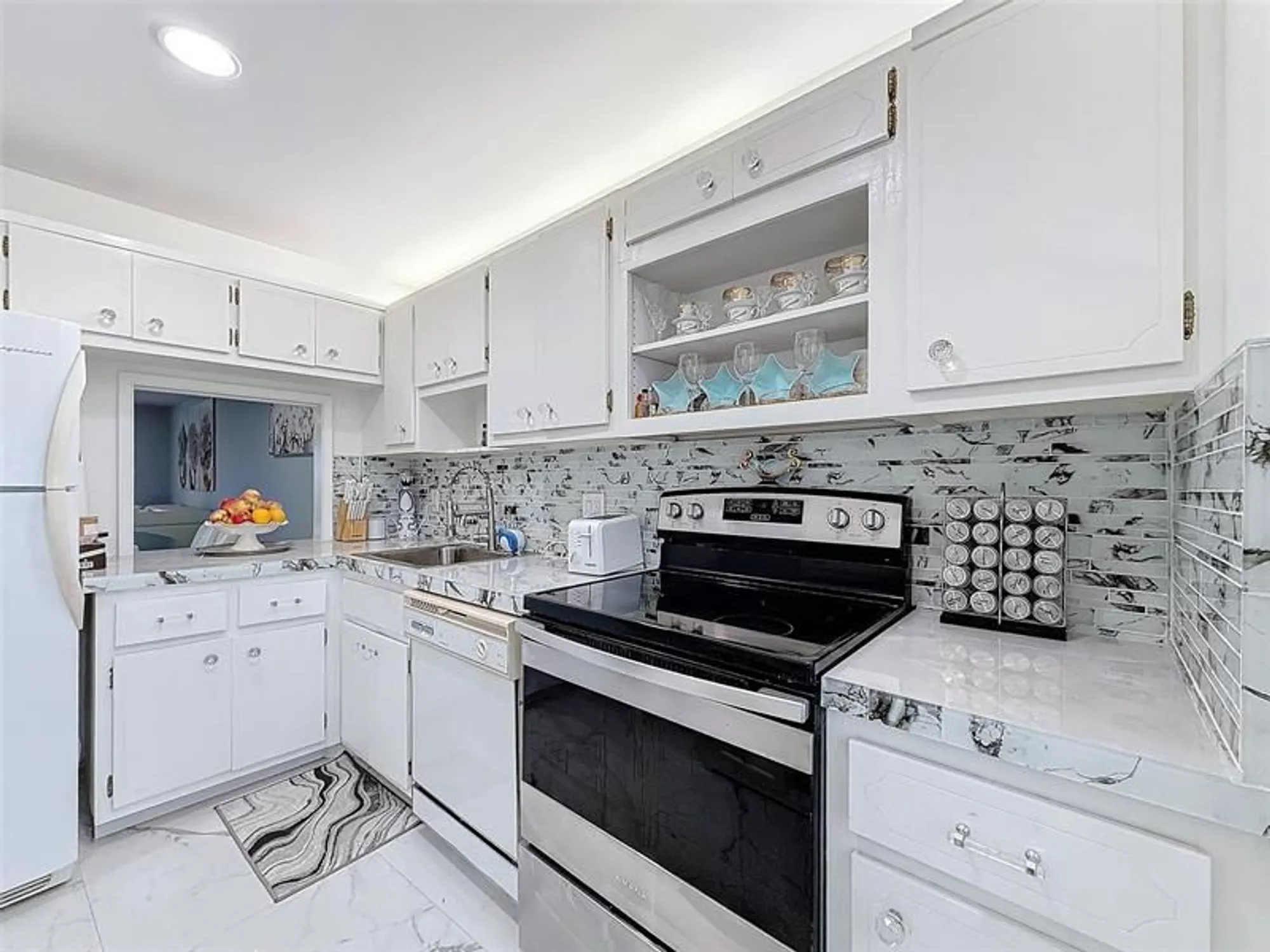 Property Slideshow image 8 of 23 | 2731 ne 14th street cswy 812, Pompano Beach, FL, 33062