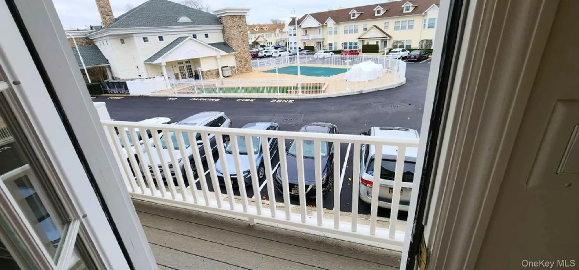Property Slideshow image 23 of 25 | 512 narragansett villas dr, Lindenhurst, NY, 11757