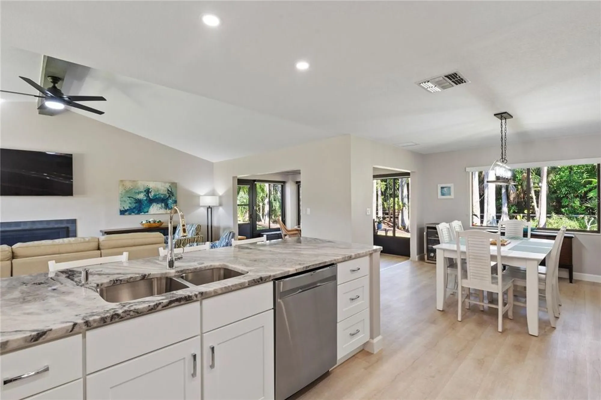 Property Slideshow image 10 of 54 | 2216 sequoia dr, Clearwater, FL, 33763