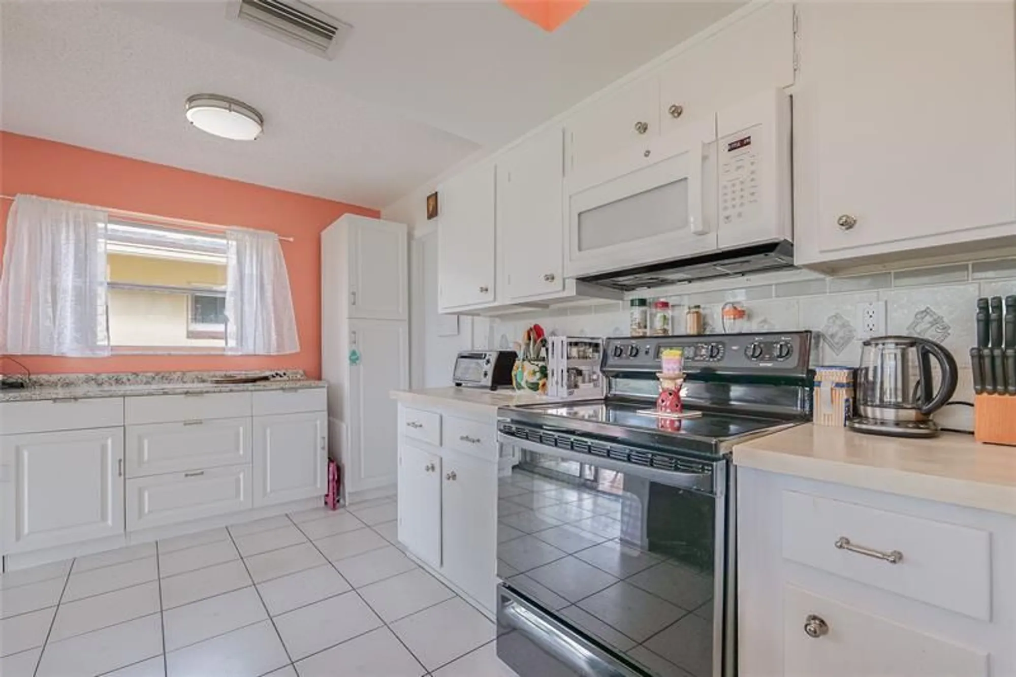 Property Slideshow image 11 of 55 | 4510 nw 45th ct, Tamarac, FL, 33319