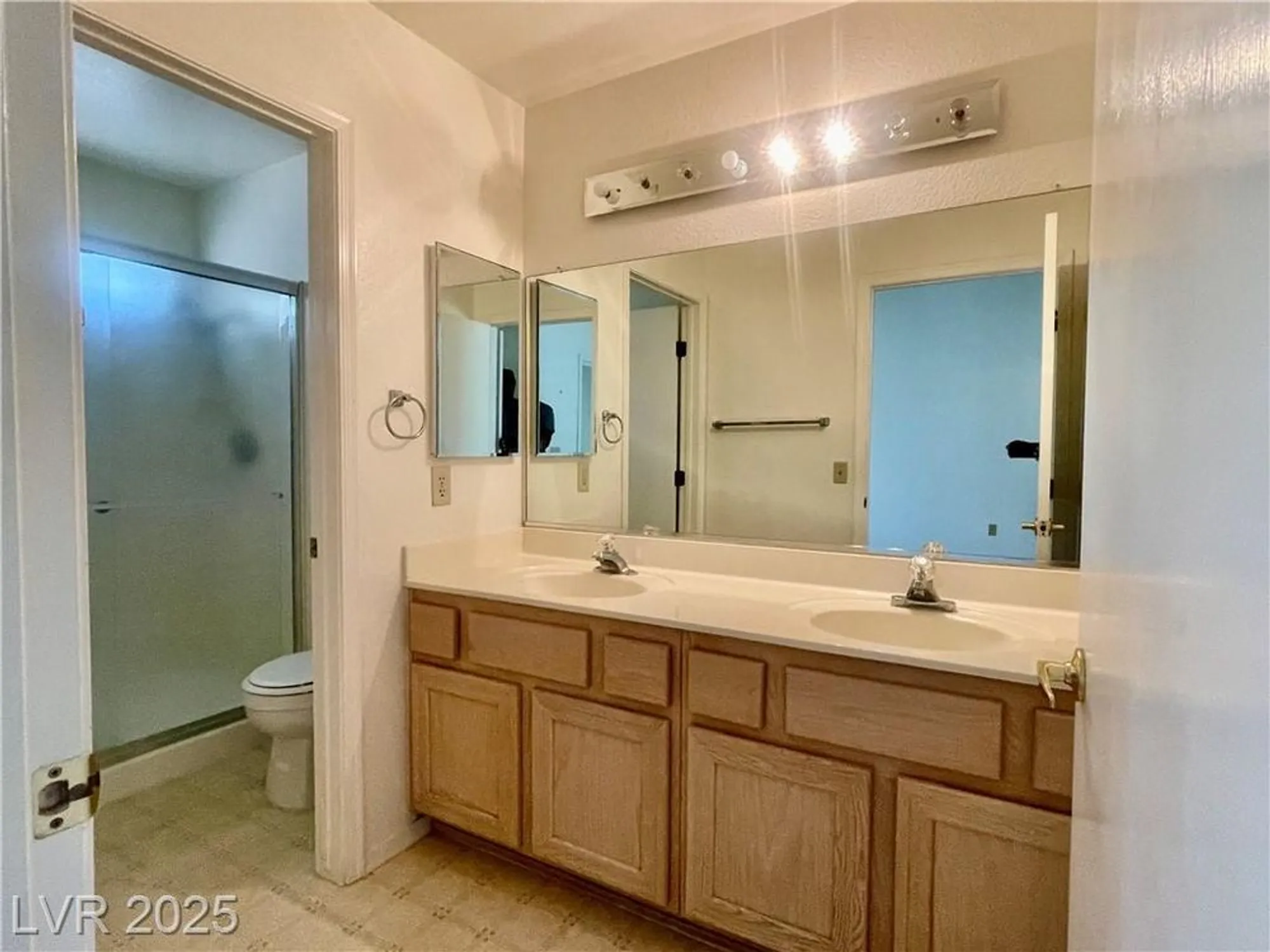 Property Slideshow image 6 of 8 | 2465 palmridge dr, Las Vegas, NV, 89134