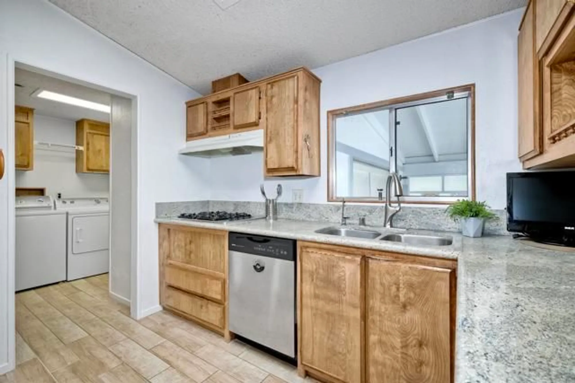 Property Slideshow image 13 of 42 | 1146 via santa paulo, Vista, CA, 92081