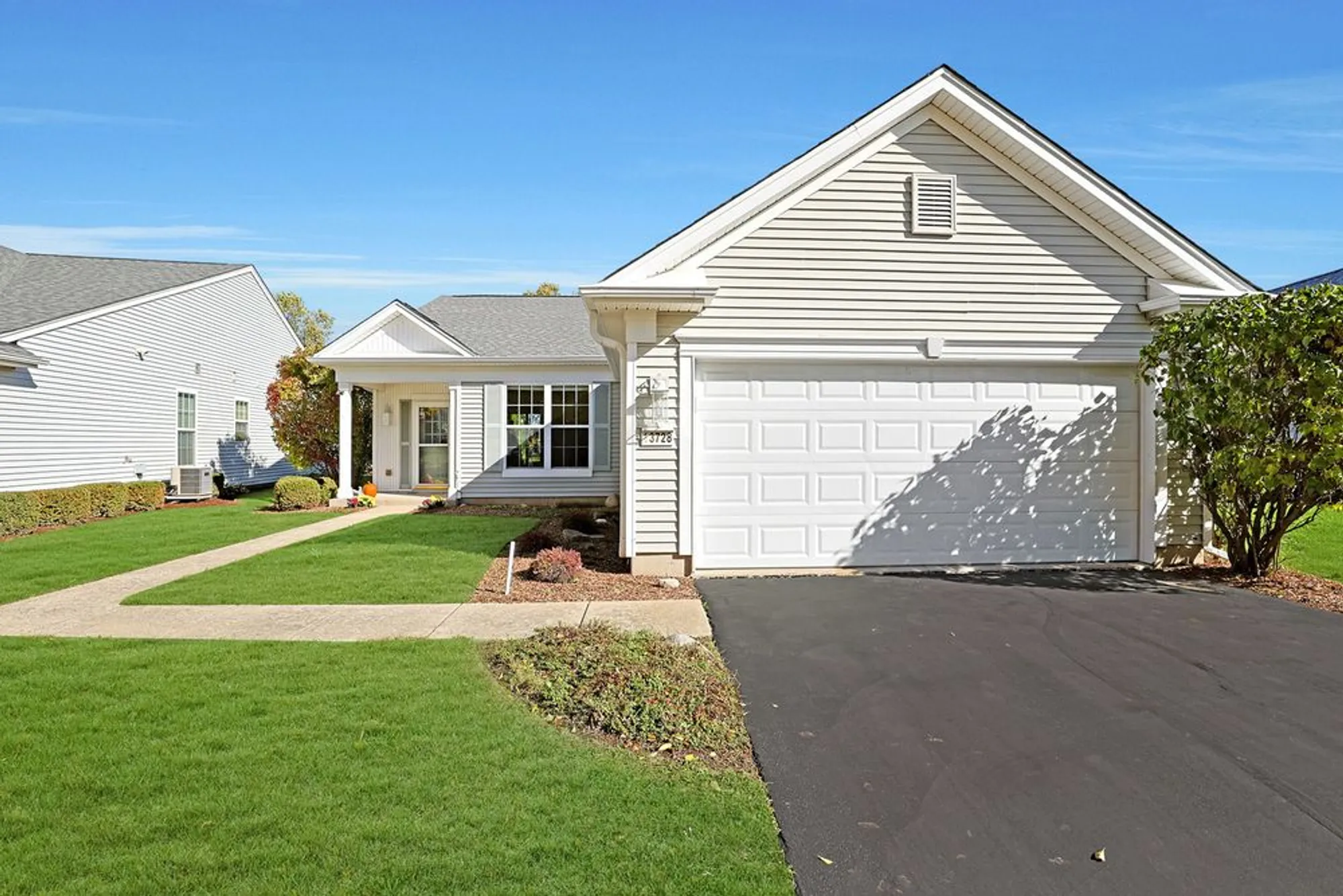 Property Slideshow image 2 of 30 | 13728 chestnut ln, Huntley, IL, 60142