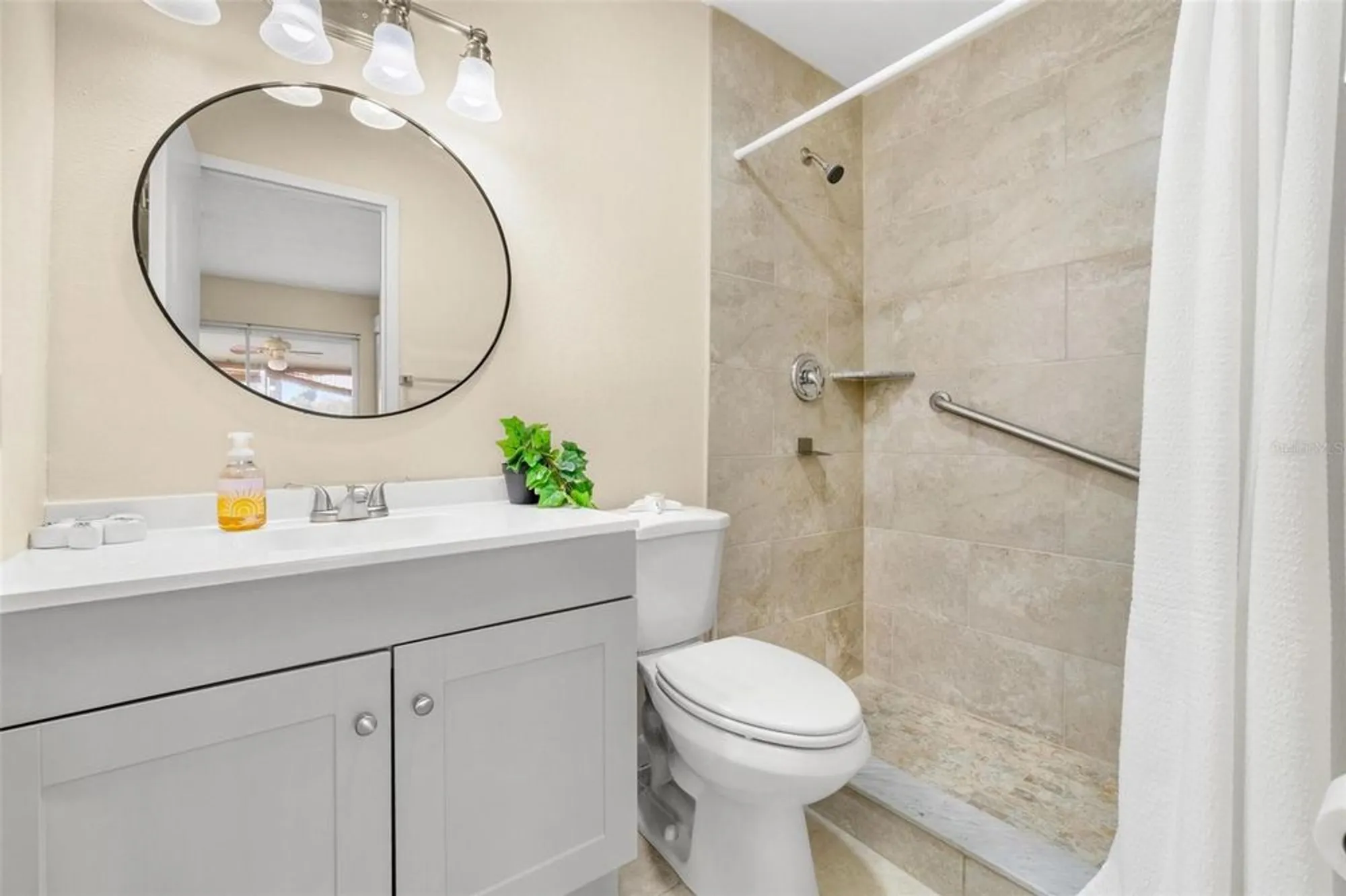 Property Slideshow image 15 of 33 | 201 bedford trl apt 123, Sun City Center, FL, 33573