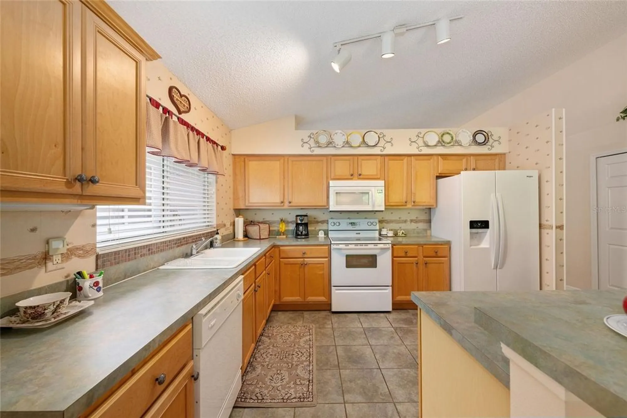 Property Slideshow image 18 of 37 | 24817 cranes roost cir, Leesburg, FL, 34748