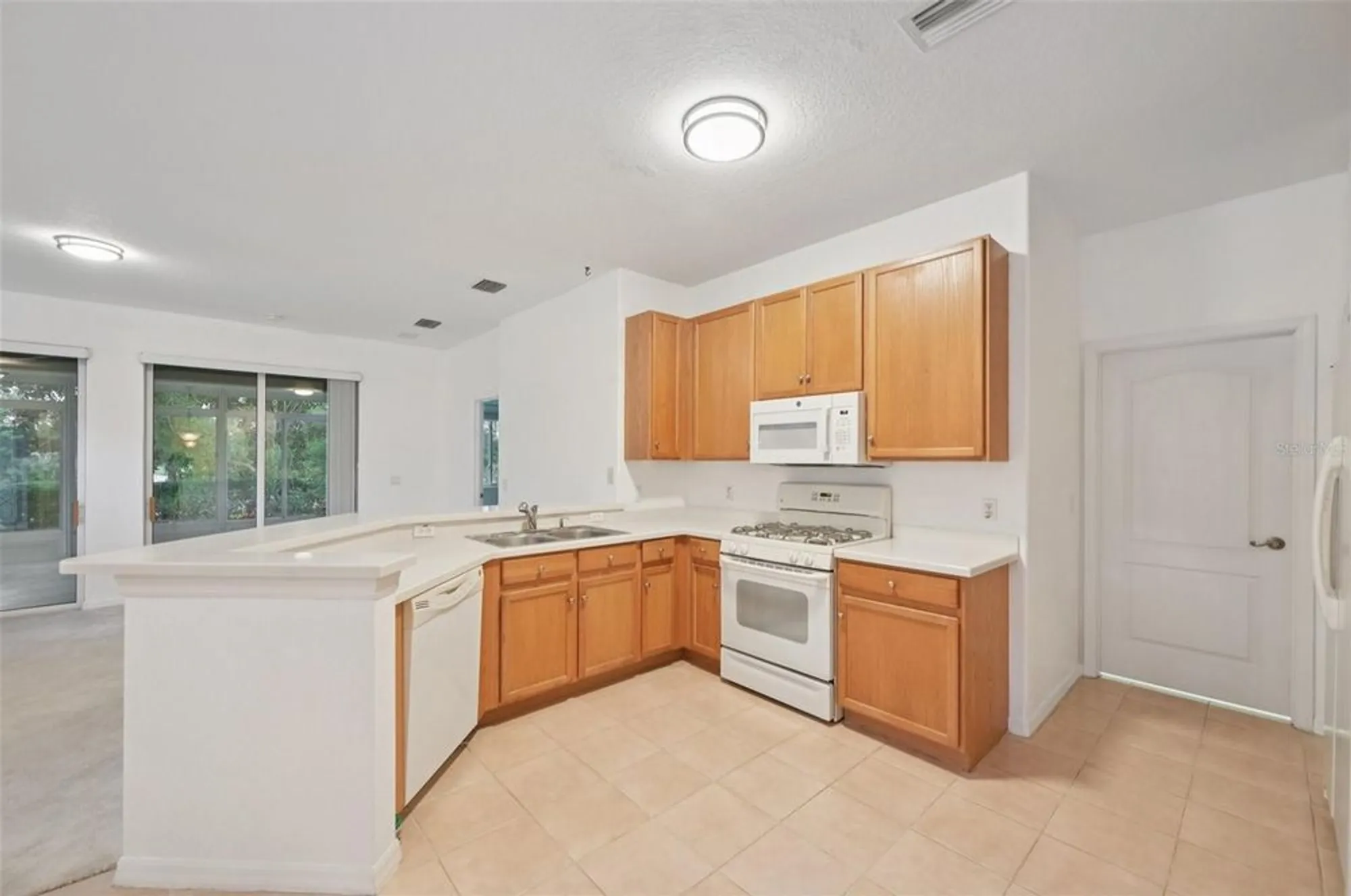 Property Slideshow image 11 of 43 | 2040 sifield greens way # 24, Sun City Center, FL, 33573