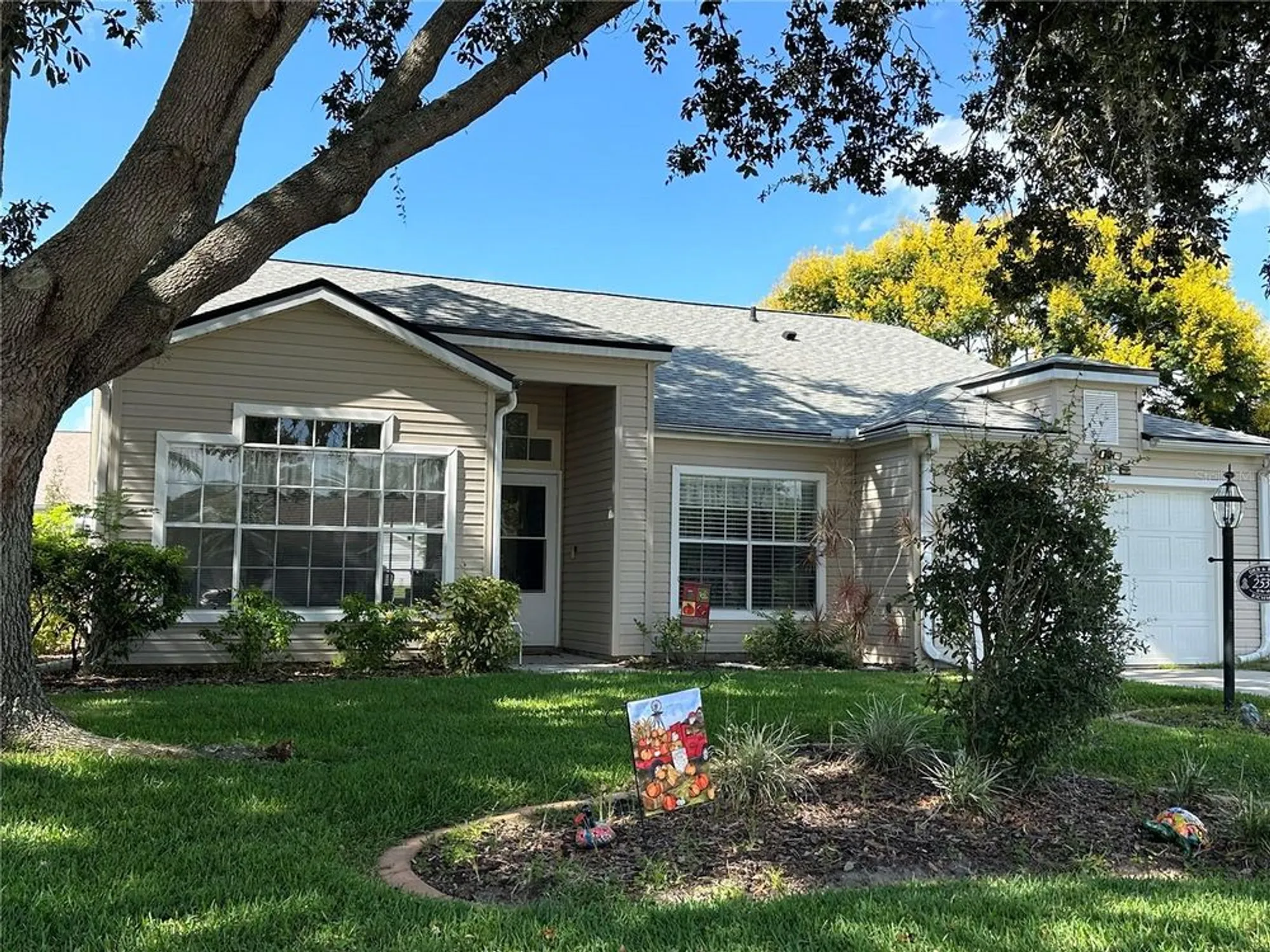 Property Slideshow image 2 of 31 | 25313 jasmine ct, Leesburg, FL, 34748