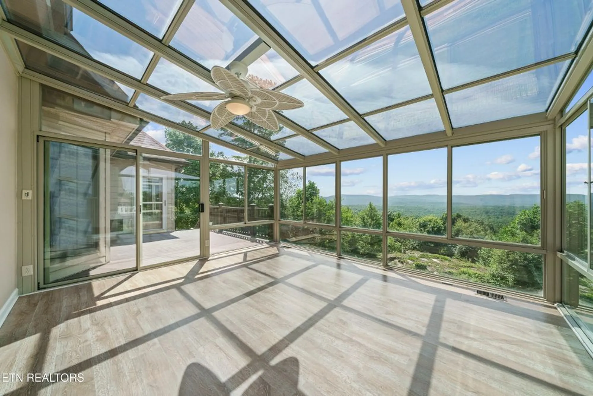 Property Slideshow image 10 of 46 | 40 bluff view ter, Crossville, TN, 38558