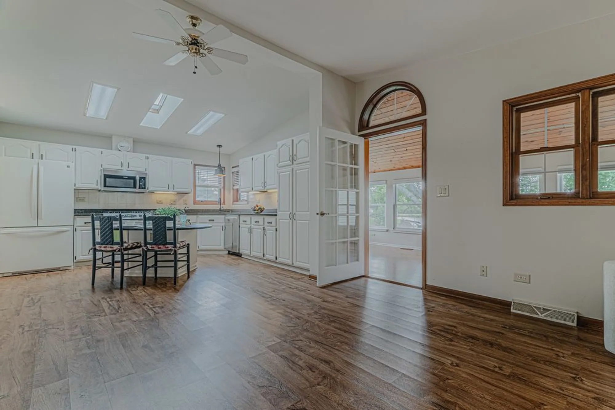 Property Slideshow image 2 of 41 | 9 derby ct, Grayslake, IL, 60030