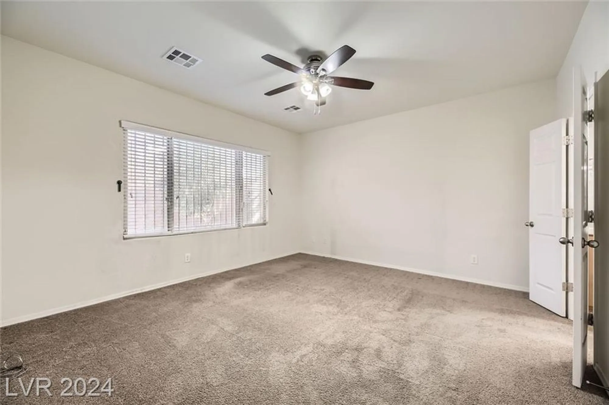 Property Slideshow image 13 of 32 | 3306 american mustang ct, Las Vegas, NV, 89122