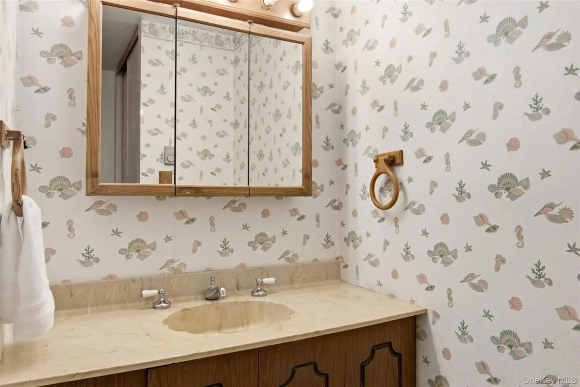 Property Slideshow image 19 of 24 | 607 cabot ct 607, Smithtown, NY, 11780