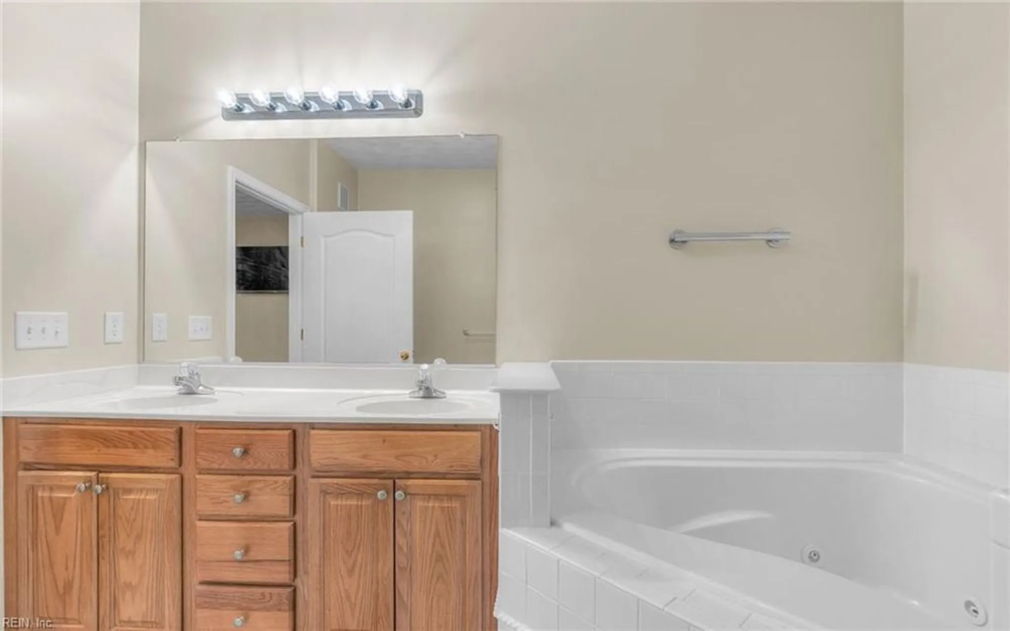 Property Slideshow image 21 of 48 | 2825 loveliness ct, Virginia Beach, VA, 23456