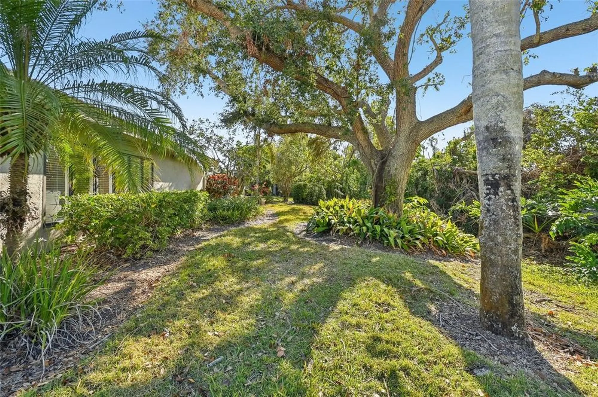 Property Slideshow image 39 of 45 | 3880 wilshire cir # 28, Sarasota, FL, 34238