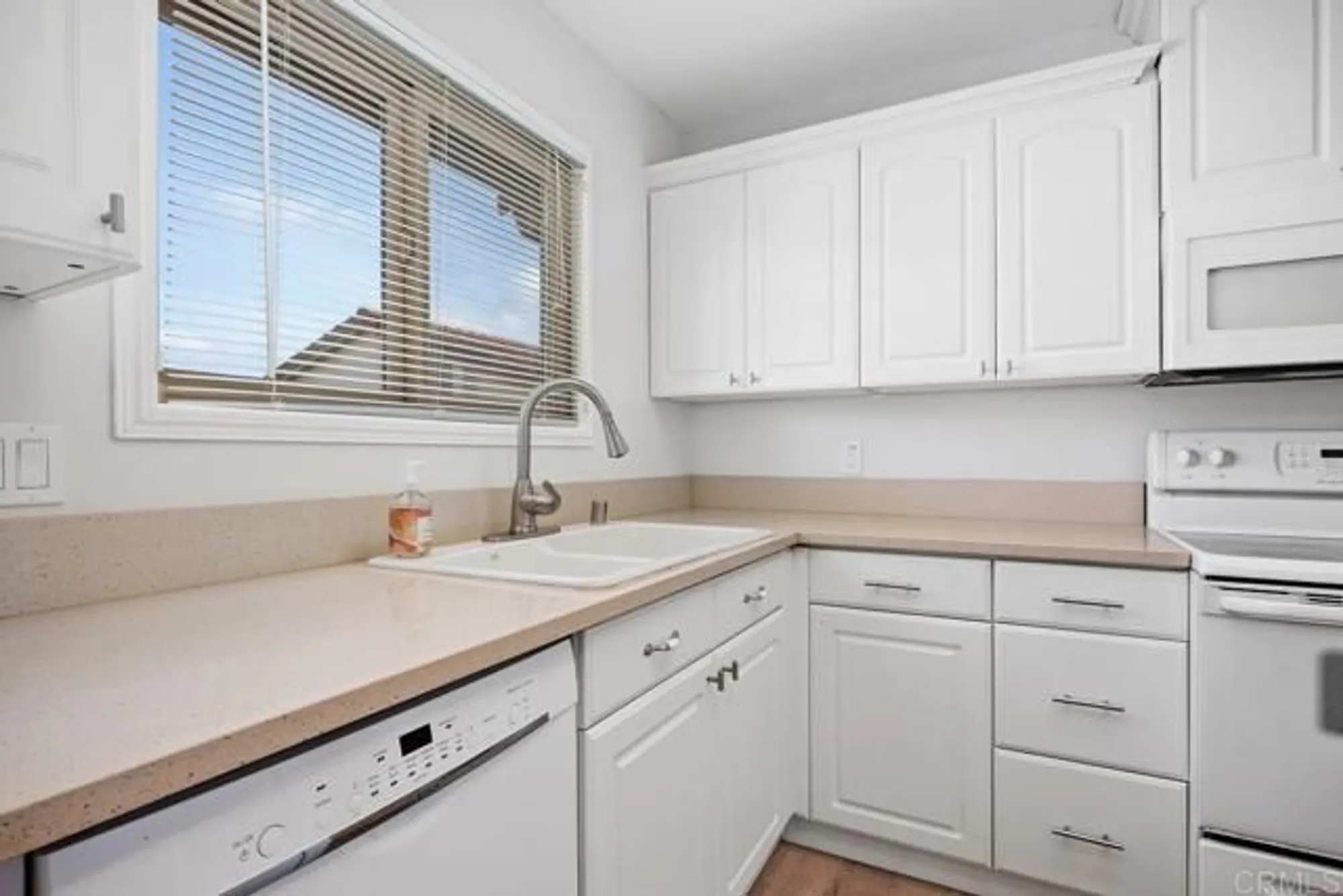 Property Slideshow image 8 of 18 | 1741 charleston ln, Encinitas, CA, 92024