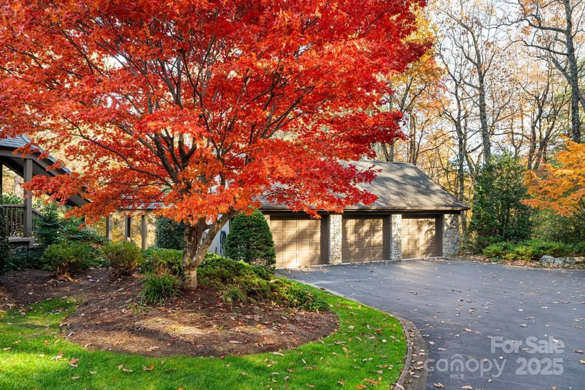 Property Slideshow image 43 of 48 | 106 woodglen ct, Flat Rock, NC, 28731