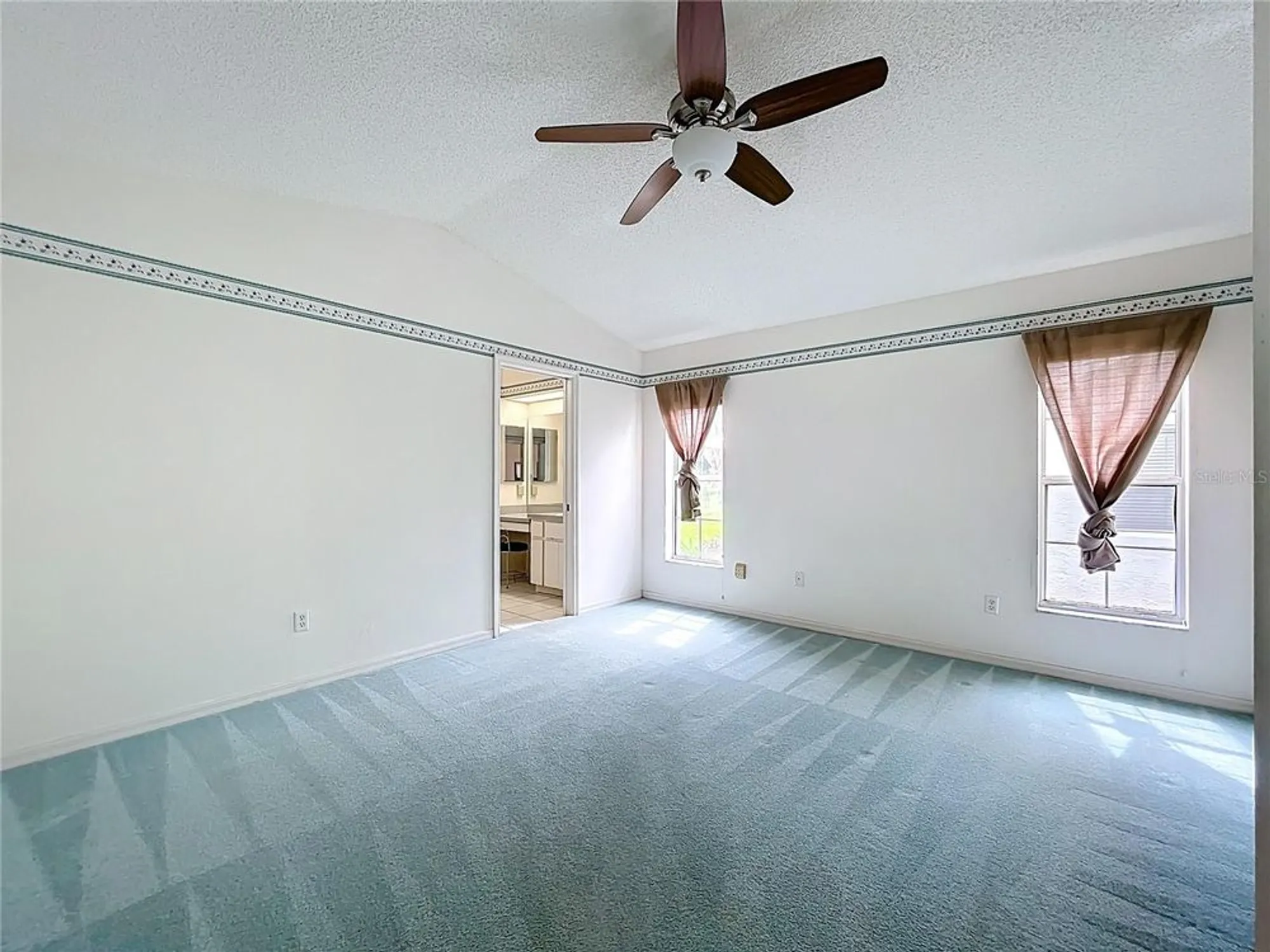 Property Slideshow image 17 of 63 | 5518 queen victoria dr, Leesburg, FL, 34748