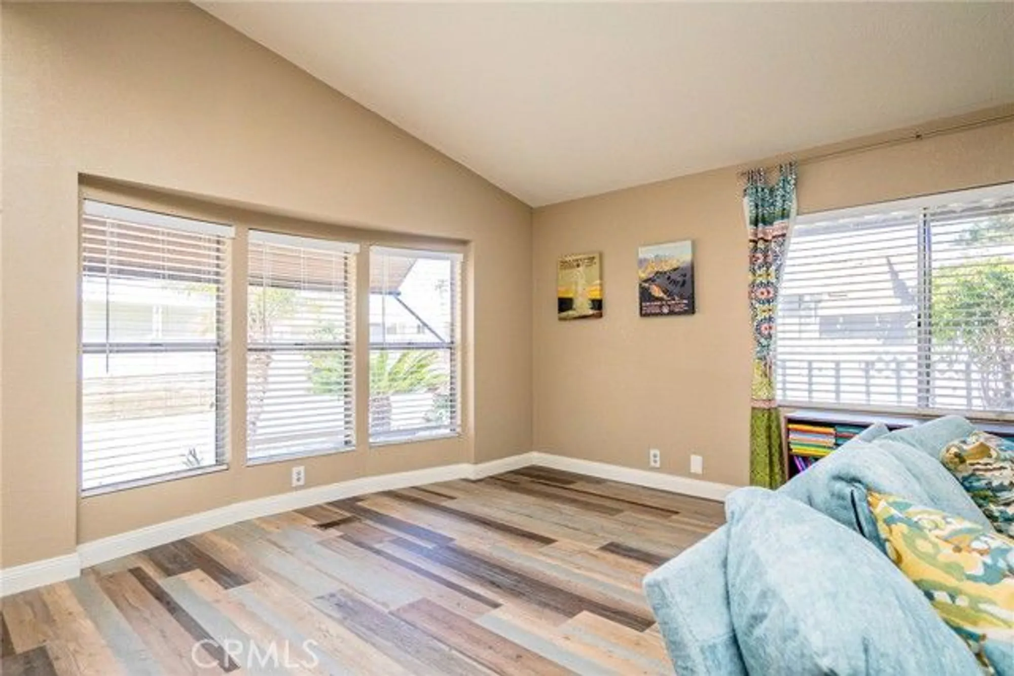 Property Slideshow image 21 of 55 | 901 norwich way, Corona, CA, 92882