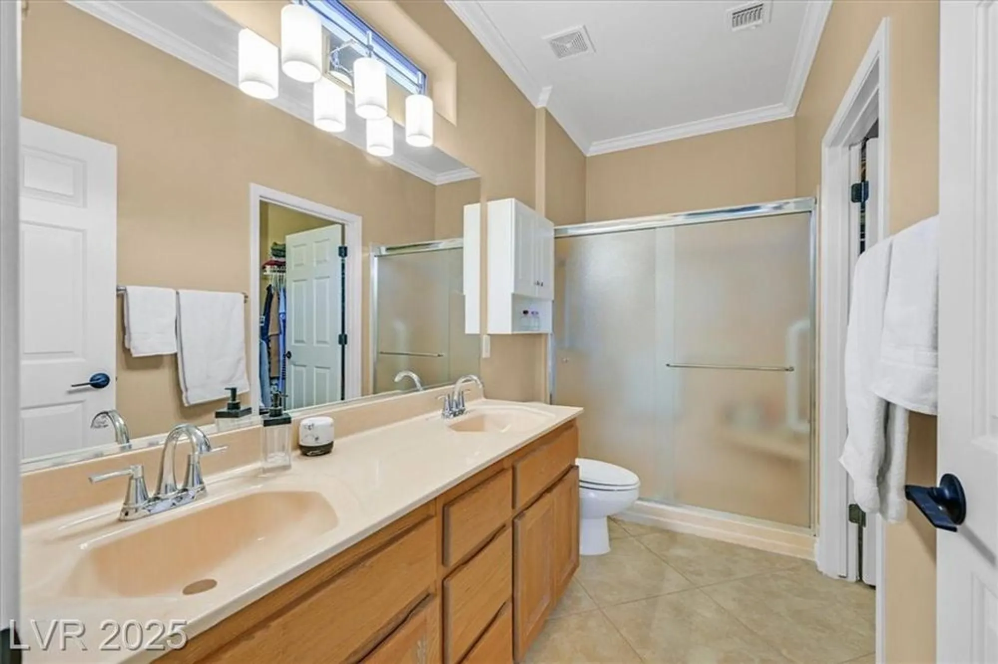 Property Slideshow image 14 of 36 | 1388 couperin dr, Henderson, NV, 89052