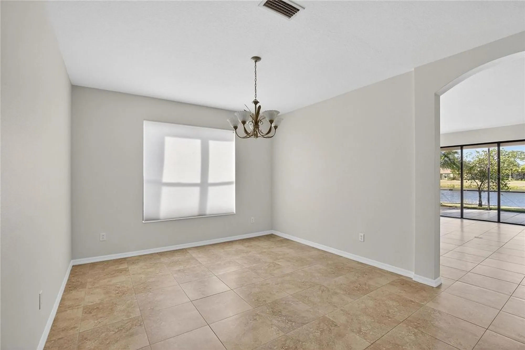 Property Slideshow image 23 of 76 | 331 cedar falls dr, Apollo Beach, FL, 33572