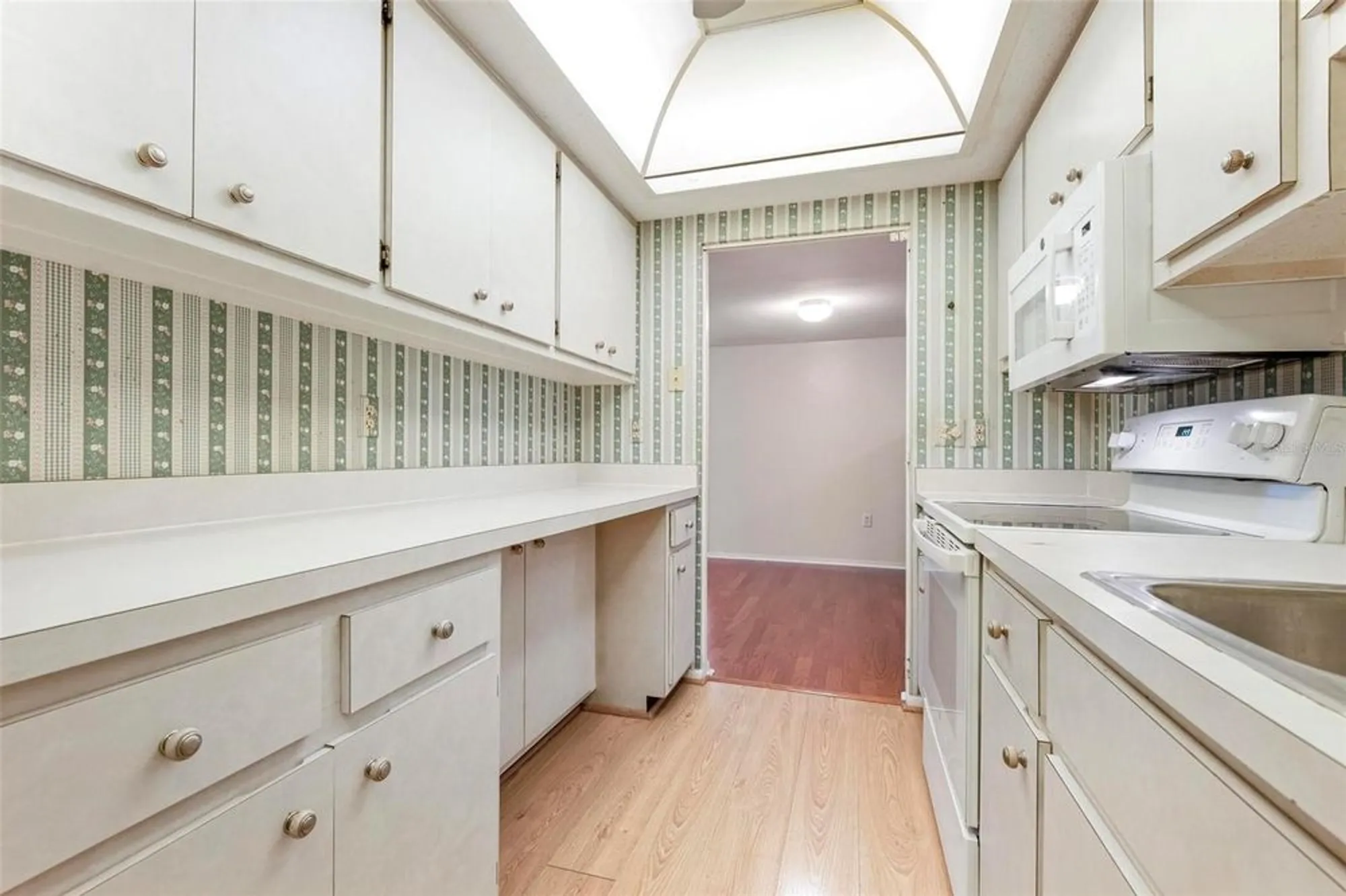 Property Slideshow image 14 of 25 | 2227 circlewood dr # 52, Sarasota, FL, 34231