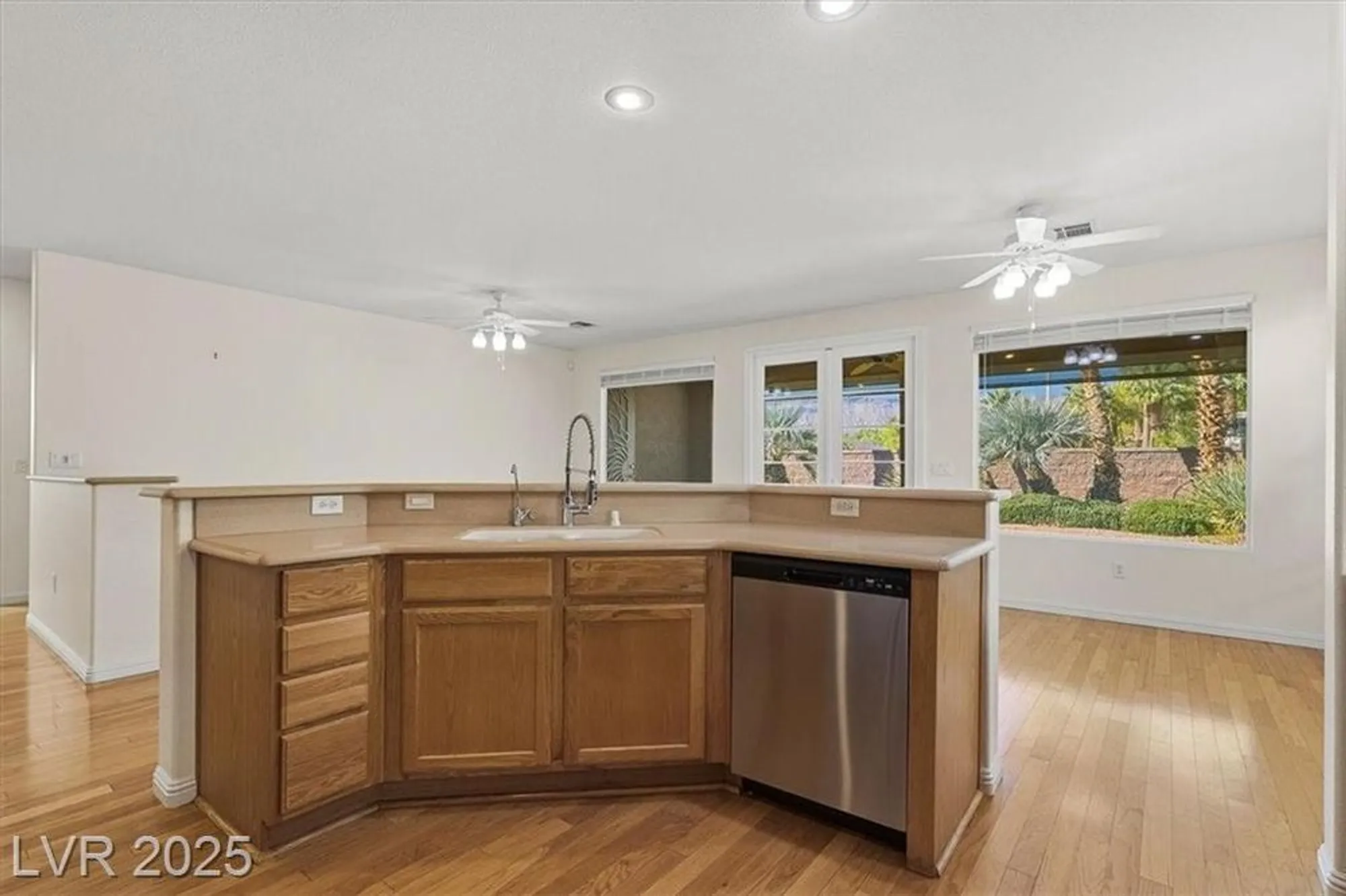 Property Slideshow image 7 of 45 | 4639 denaro dr, Las Vegas, NV, 89135