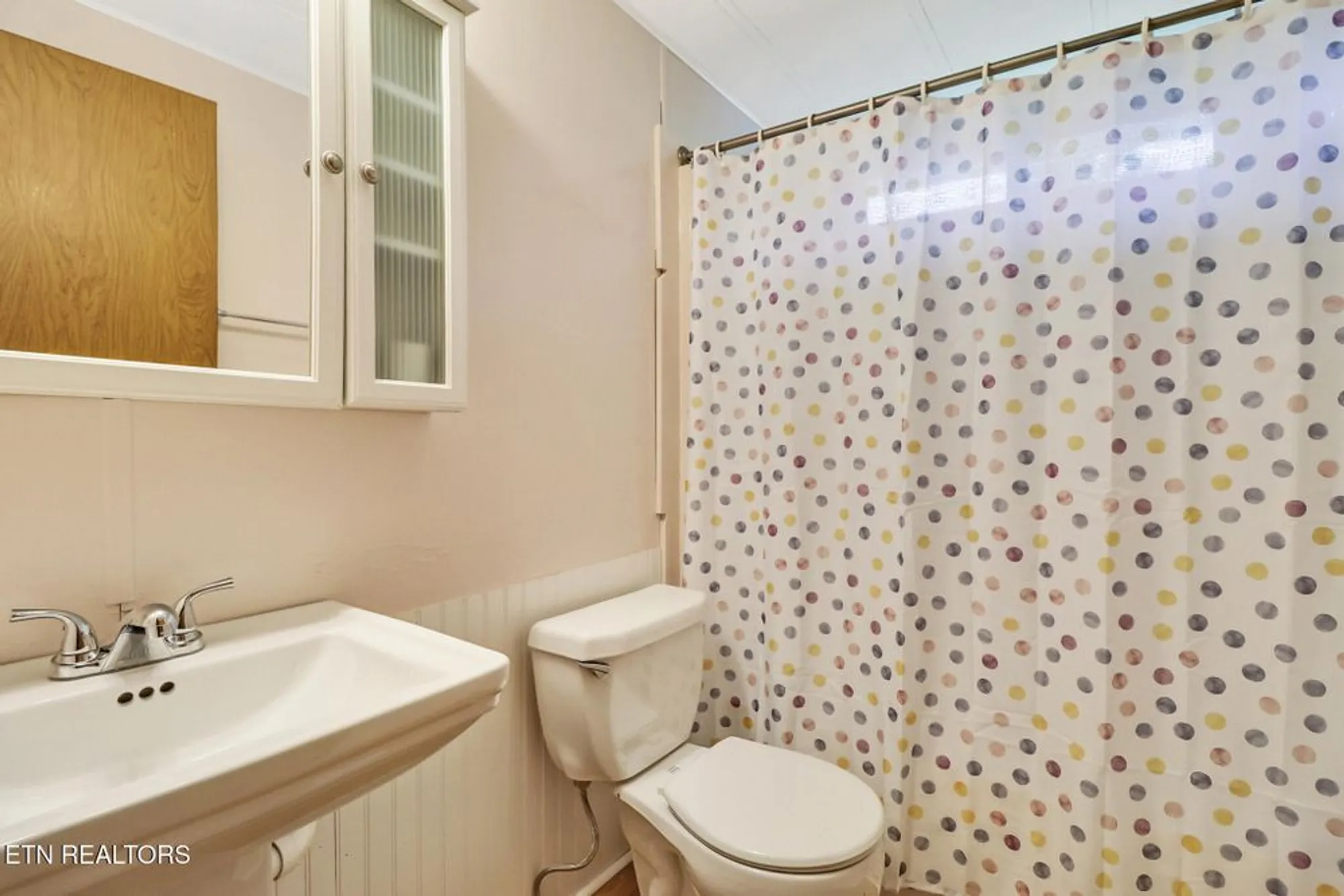 Property Slideshow image 19 of 28 | 20 robin hood ln, Crossville, TN, 38558