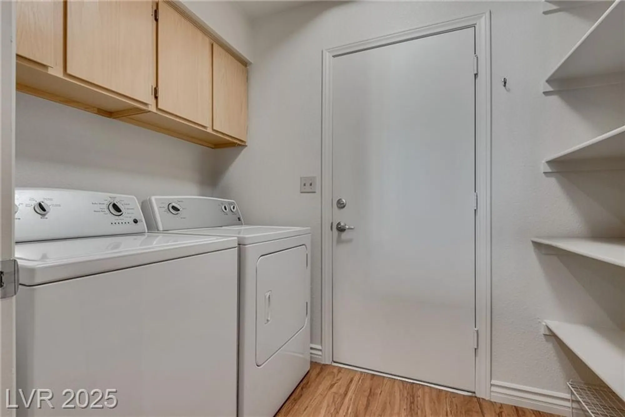 Property Slideshow image 22 of 29 | 421 wonderstone dr, Las Vegas, NV, 89107